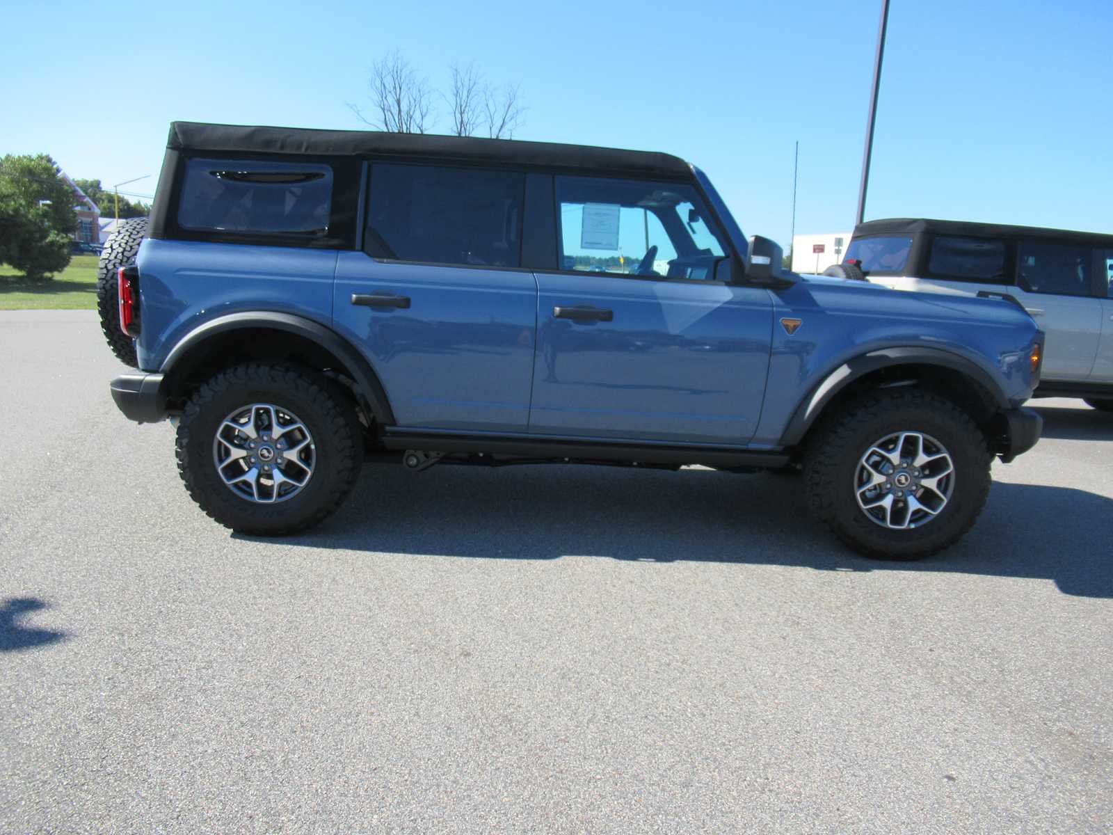 View vehicle photo 4