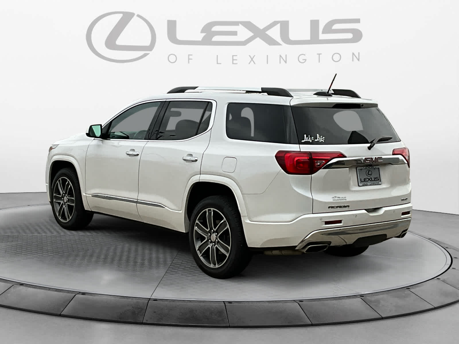 2018 GMC Acadia Denali 3