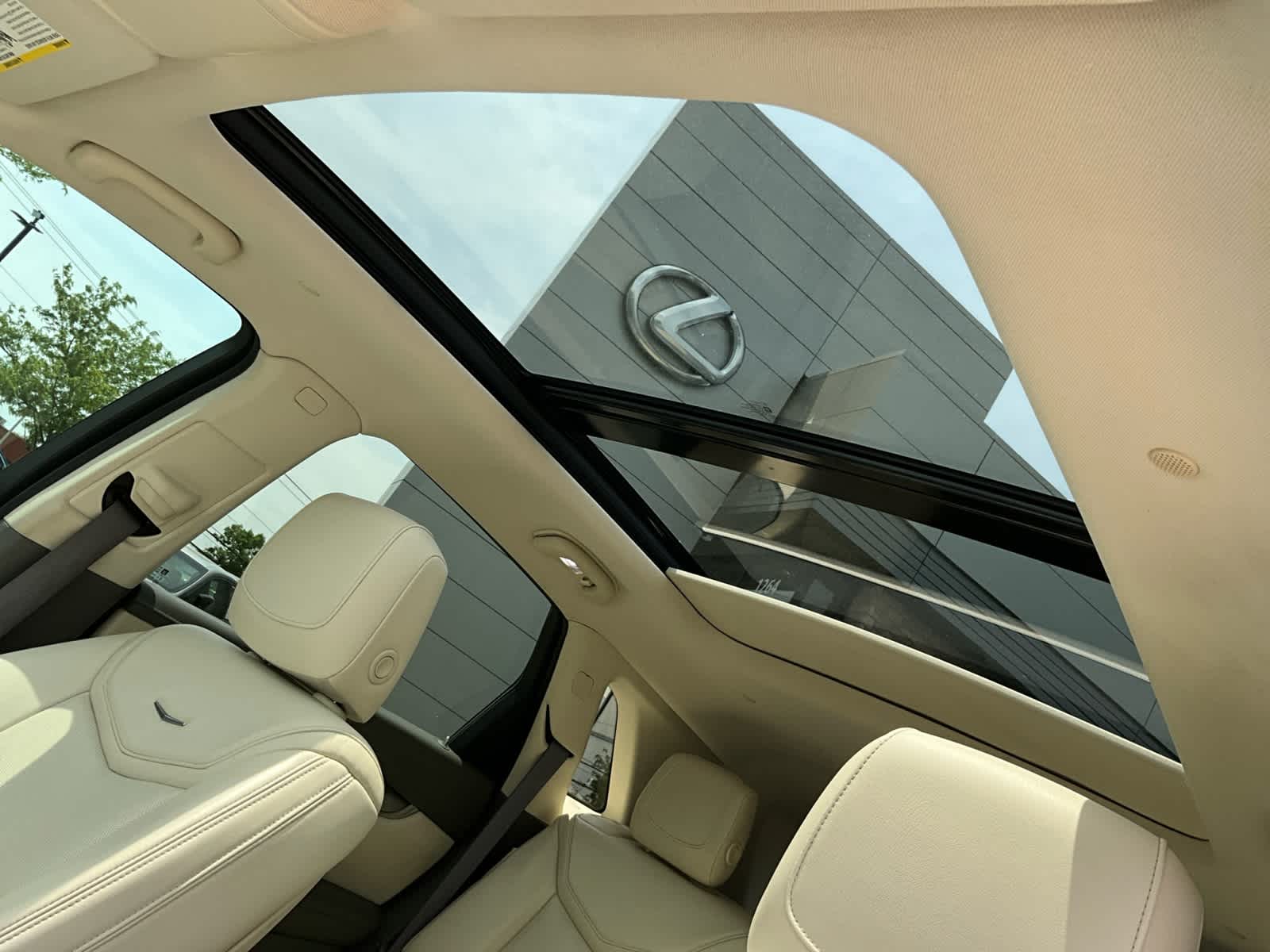 2017 Cadillac XT5 Luxury FWD 25