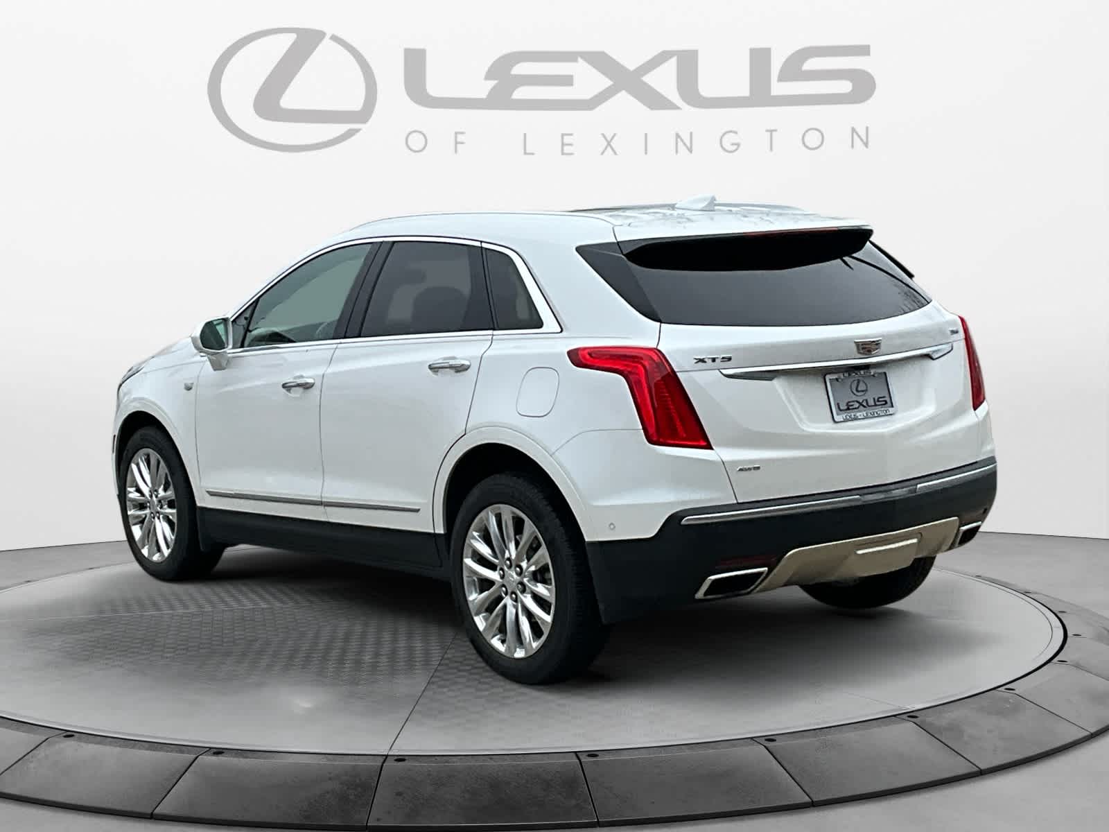 2017 Cadillac XT5 Platinum AWD 3