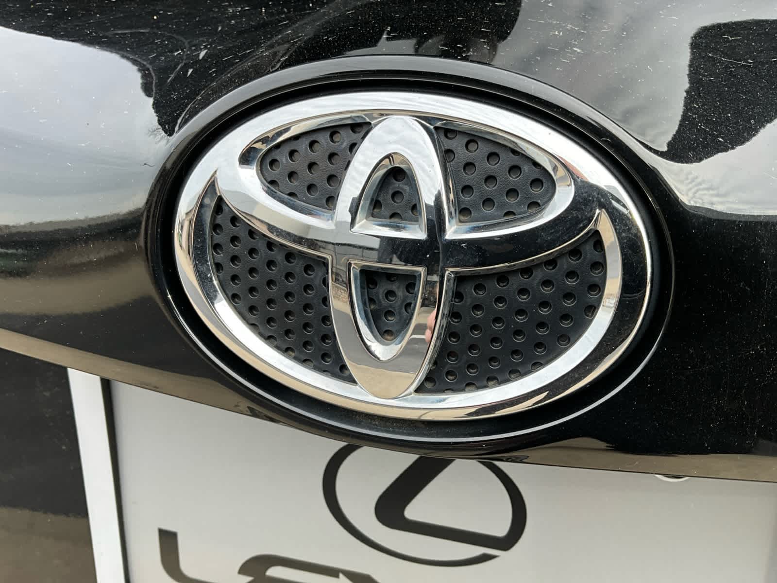 2018 Toyota RAV4 LE 16