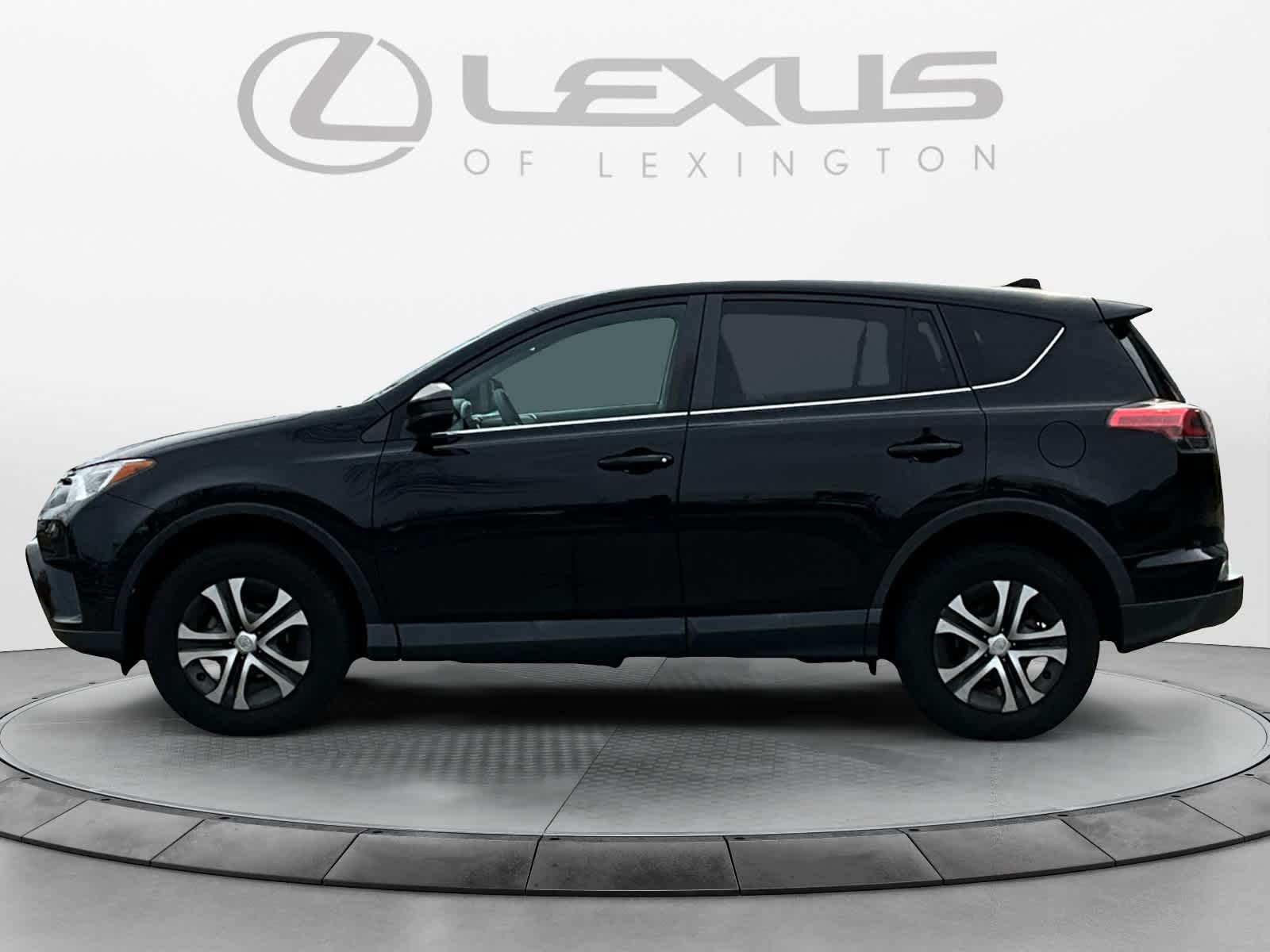 2018 Toyota RAV4 LE 2