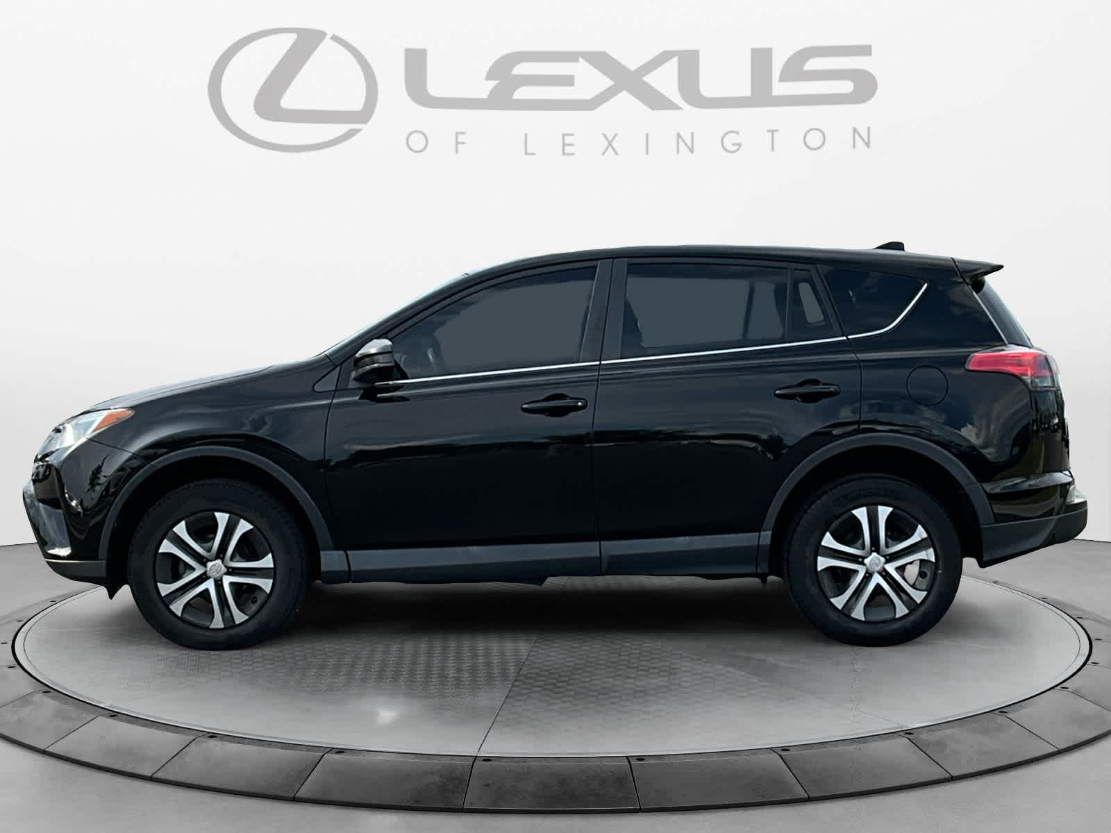 2018 Toyota RAV4 LE 2