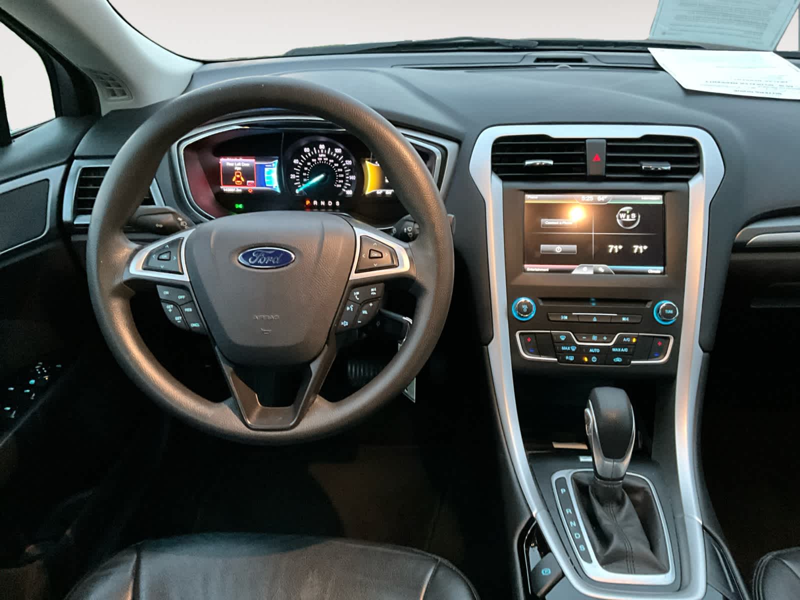 2016 Ford Fusion SE 10