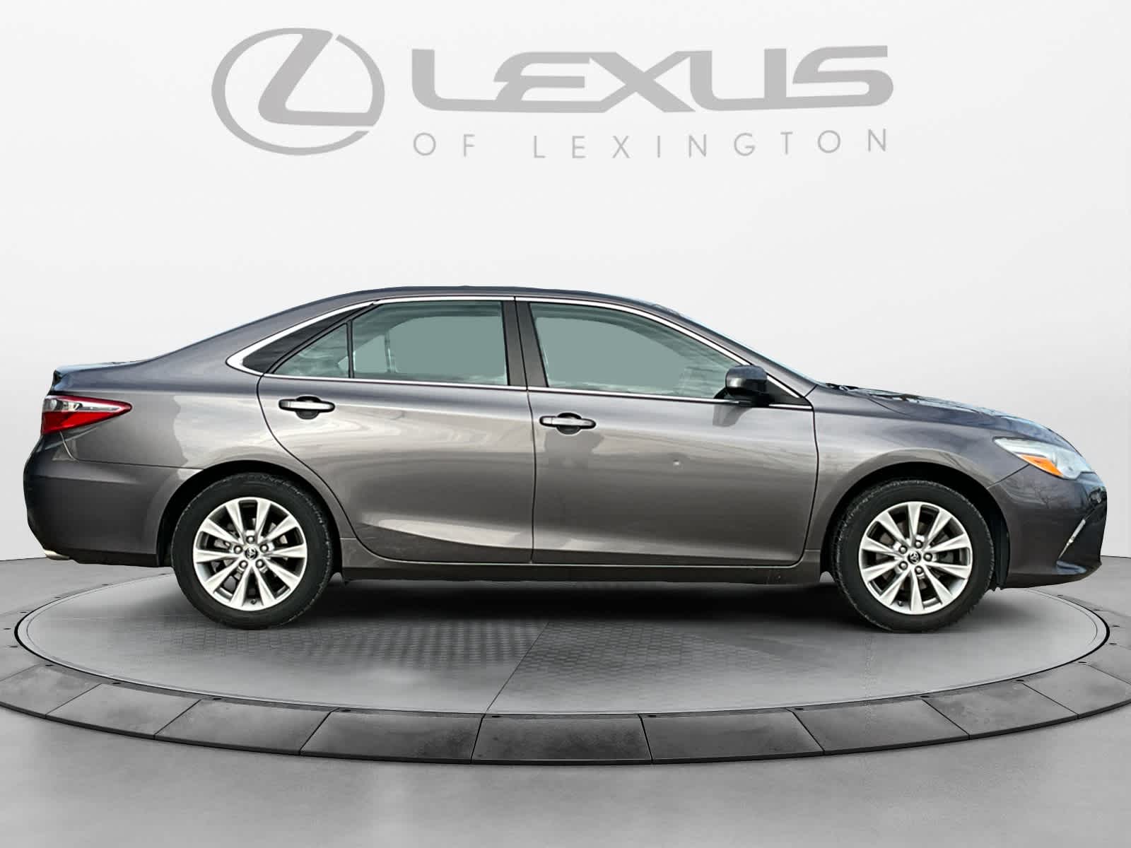 2016 Toyota Camry XLE 6