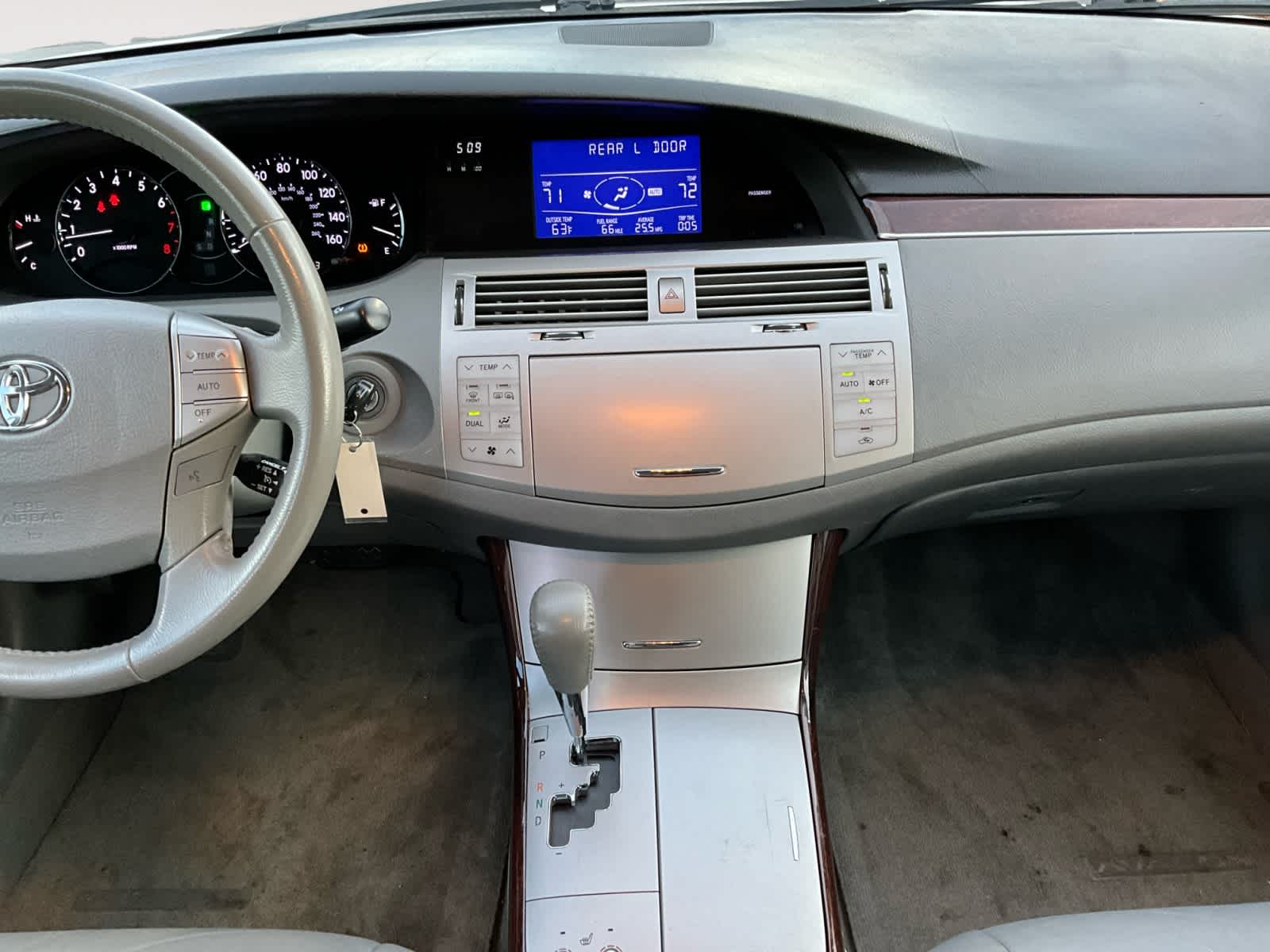 2010 Toyota Avalon XLS 11