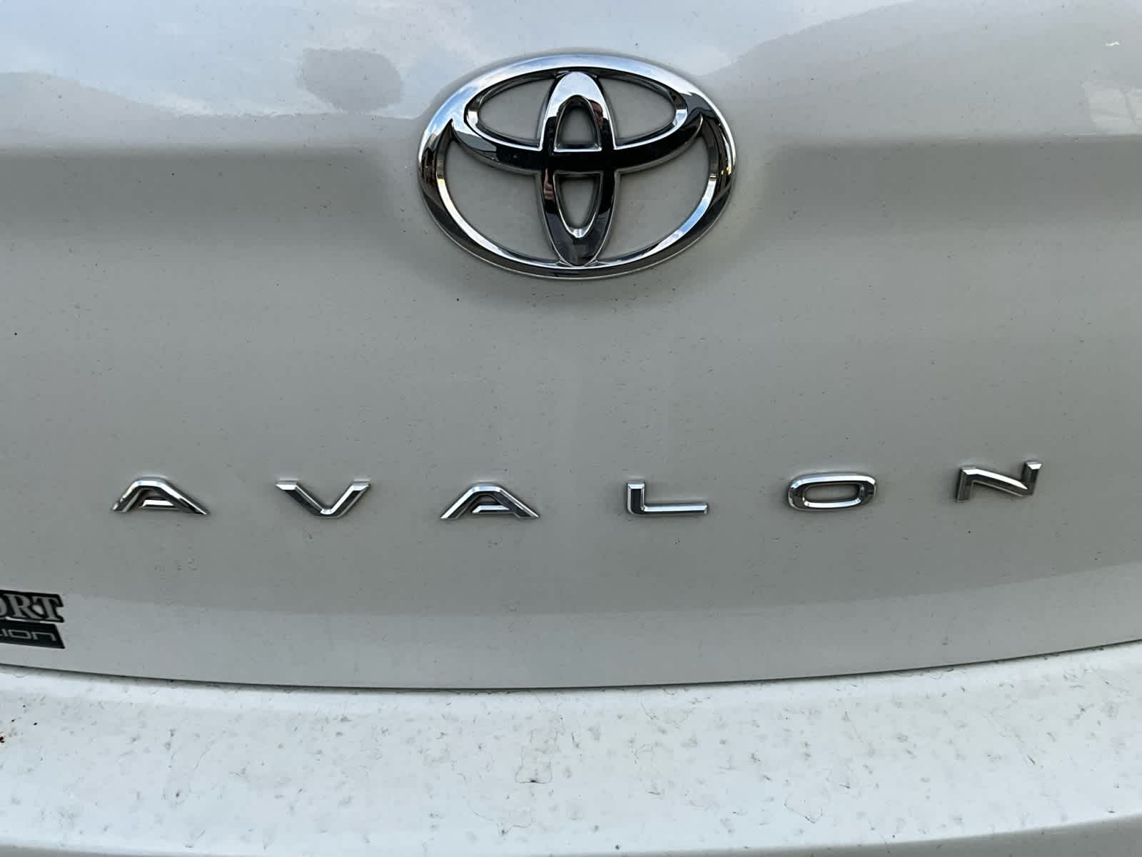 2010 Toyota Avalon XLS 16