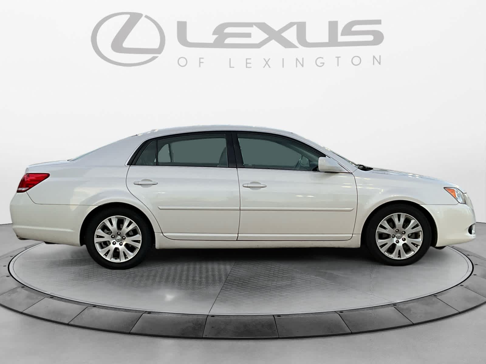 2010 Toyota Avalon XLS 6