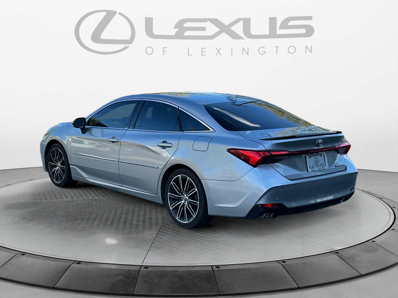 2019 Toyota Avalon XLE 3