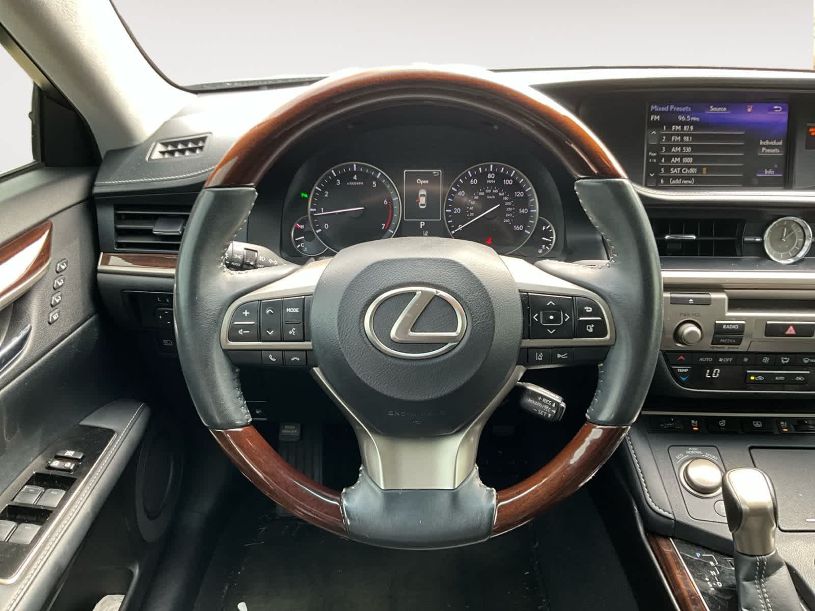 2017 Lexus ES  12