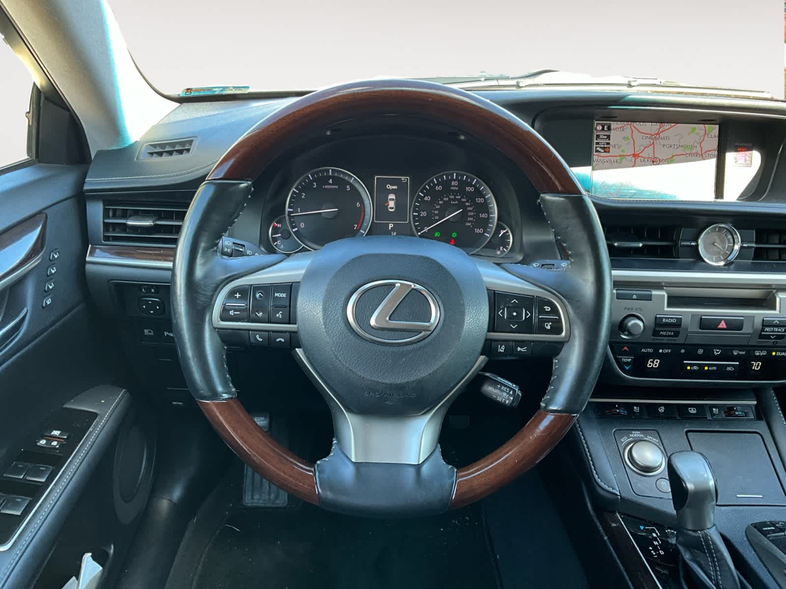 2018 Lexus ES  12