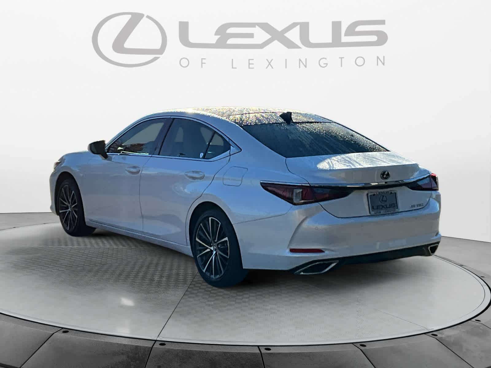 2023 Lexus ES  3