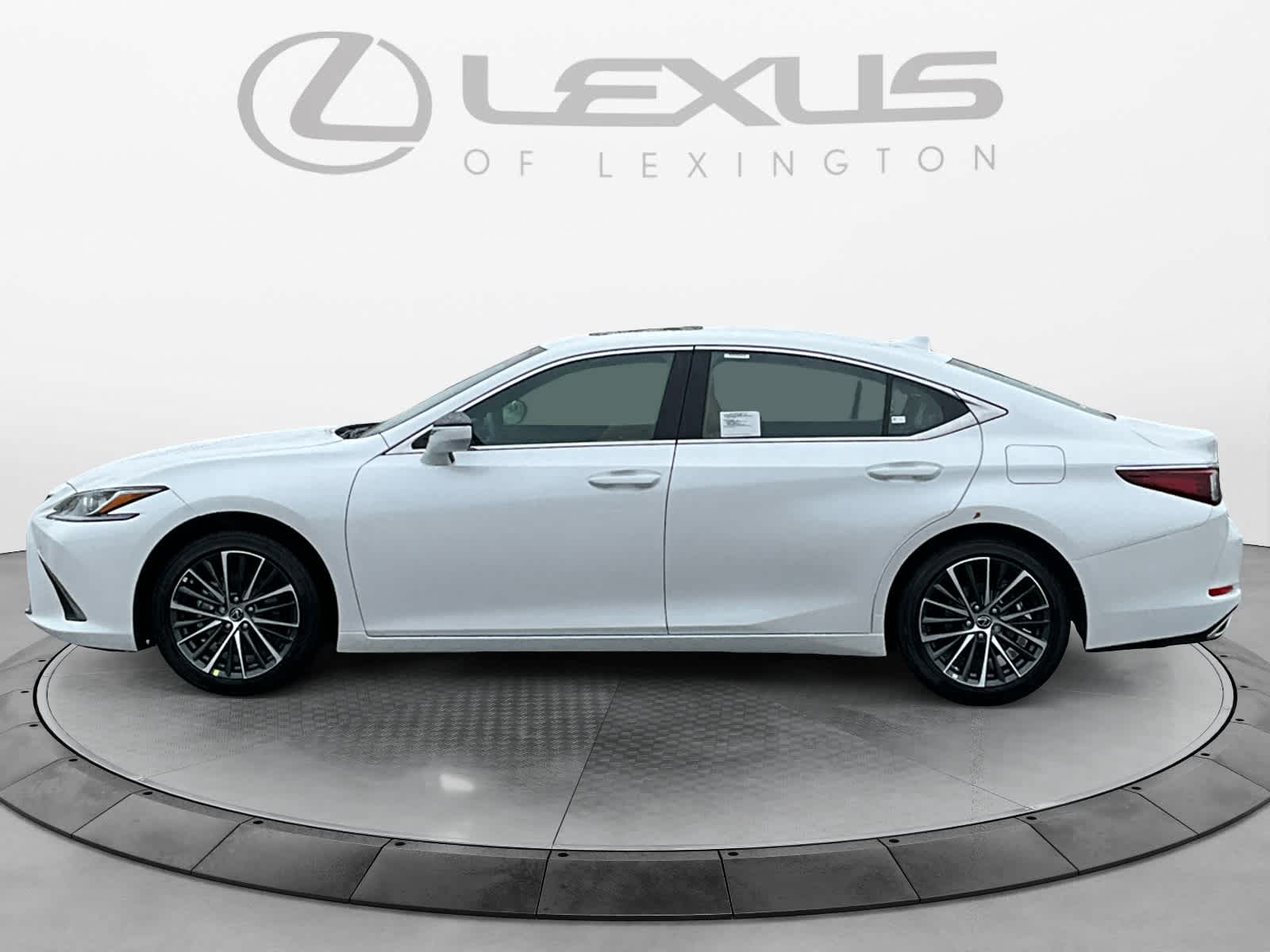 2025 Lexus ES  2