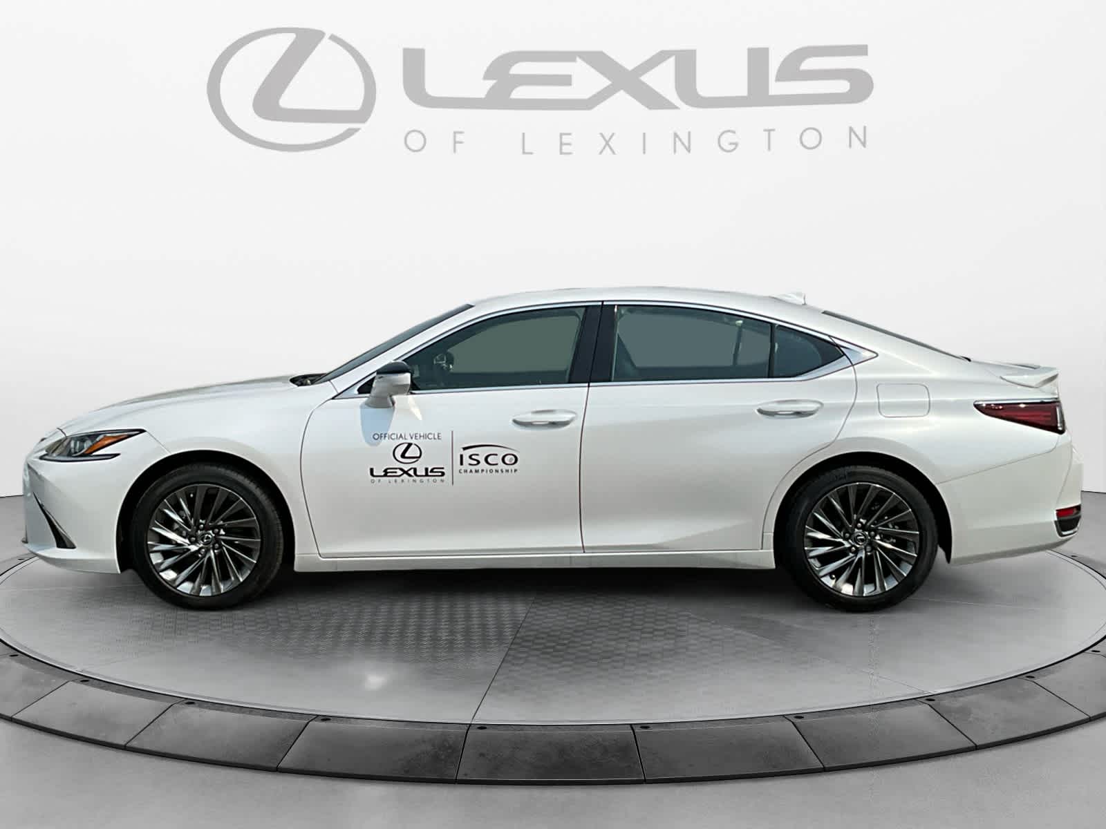 2024 Lexus ES Luxury 2