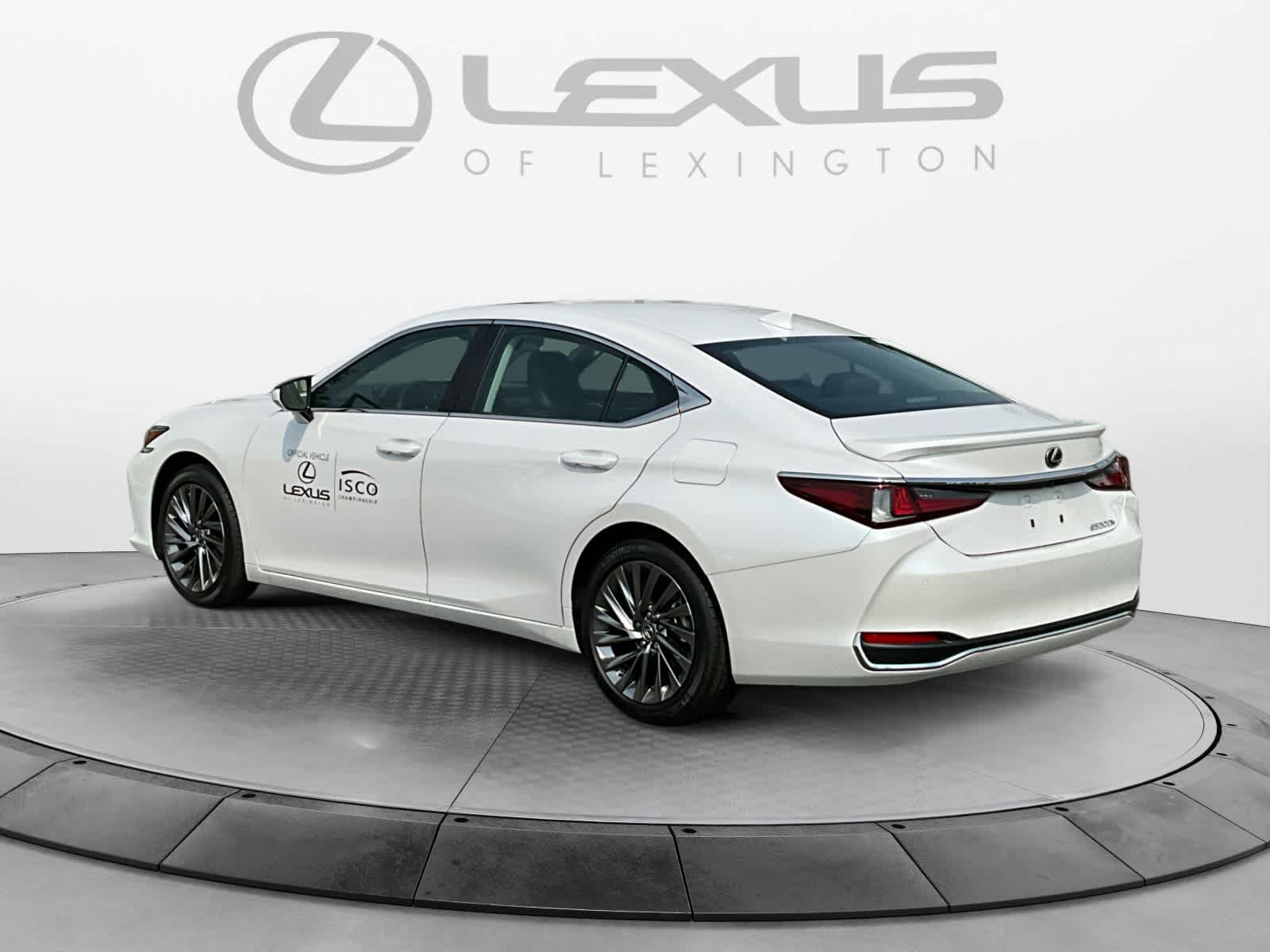 2024 Lexus ES Luxury 3