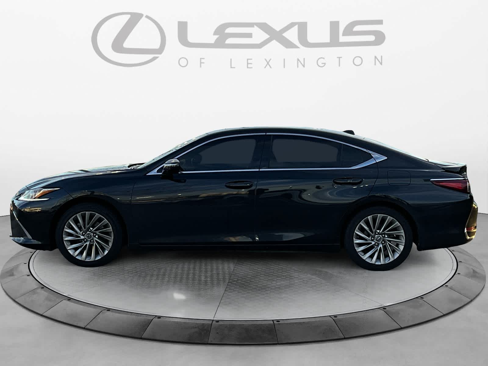 2023 Lexus ES Luxury 2