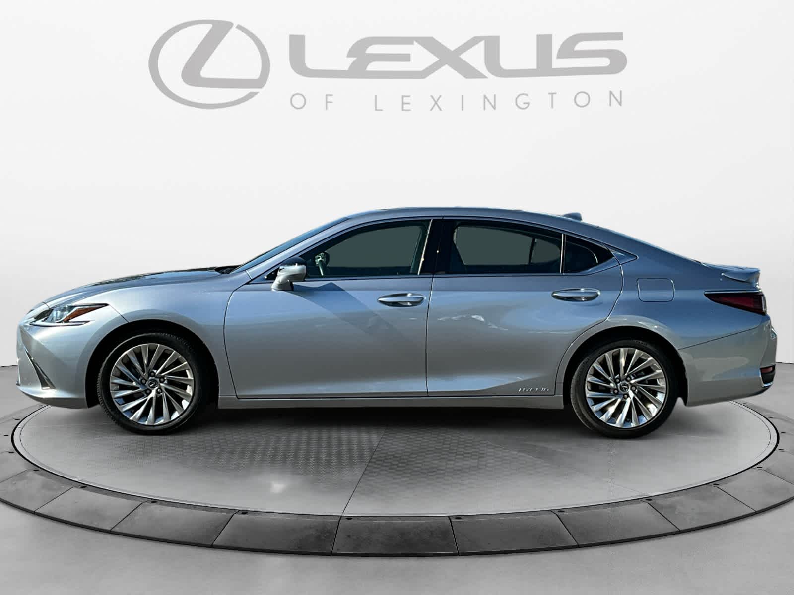 2022 Lexus ES Luxury 2