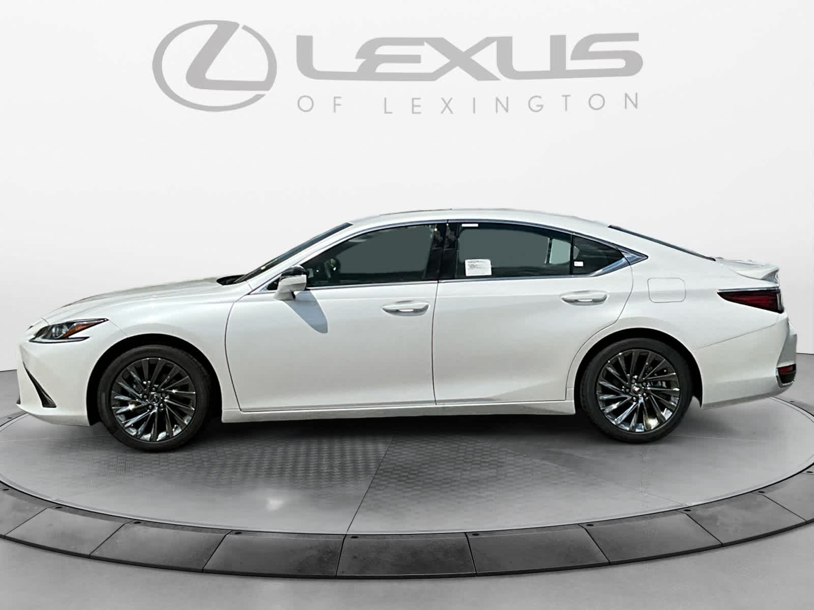 2024 Lexus ES Luxury 2