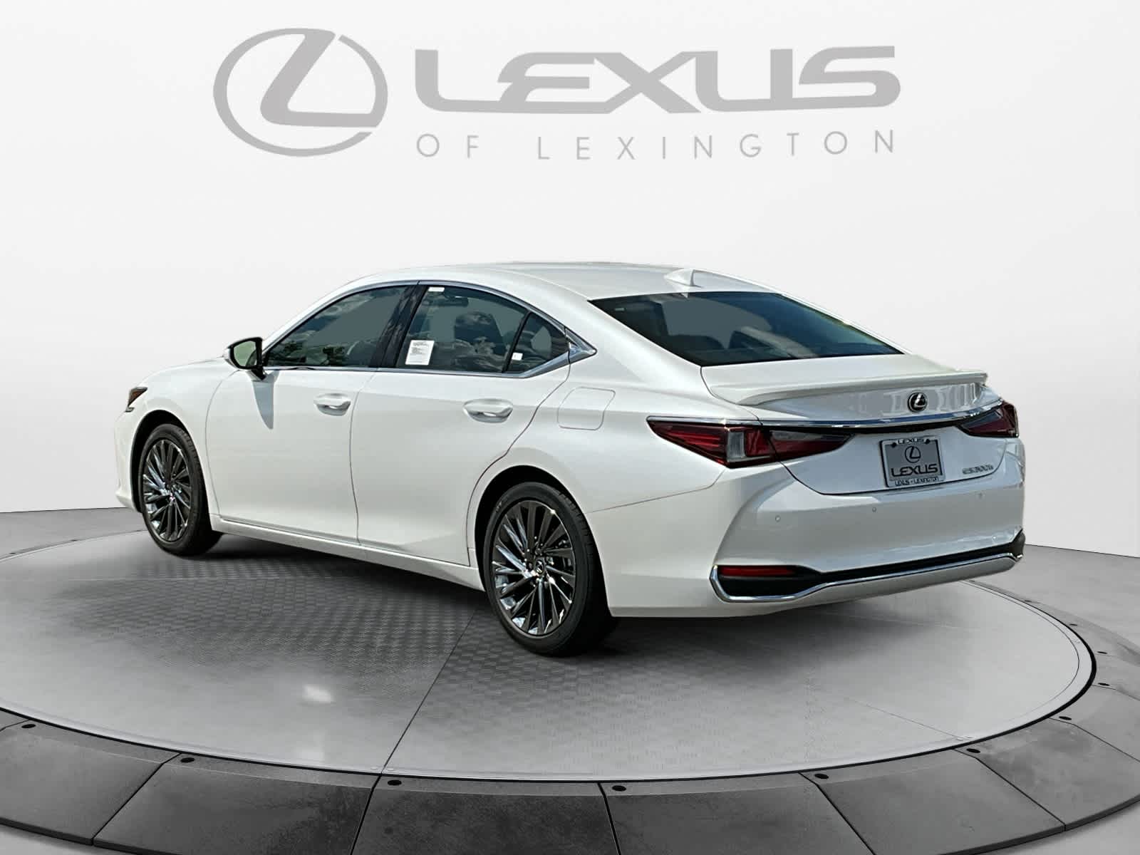 2024 Lexus ES Luxury 3