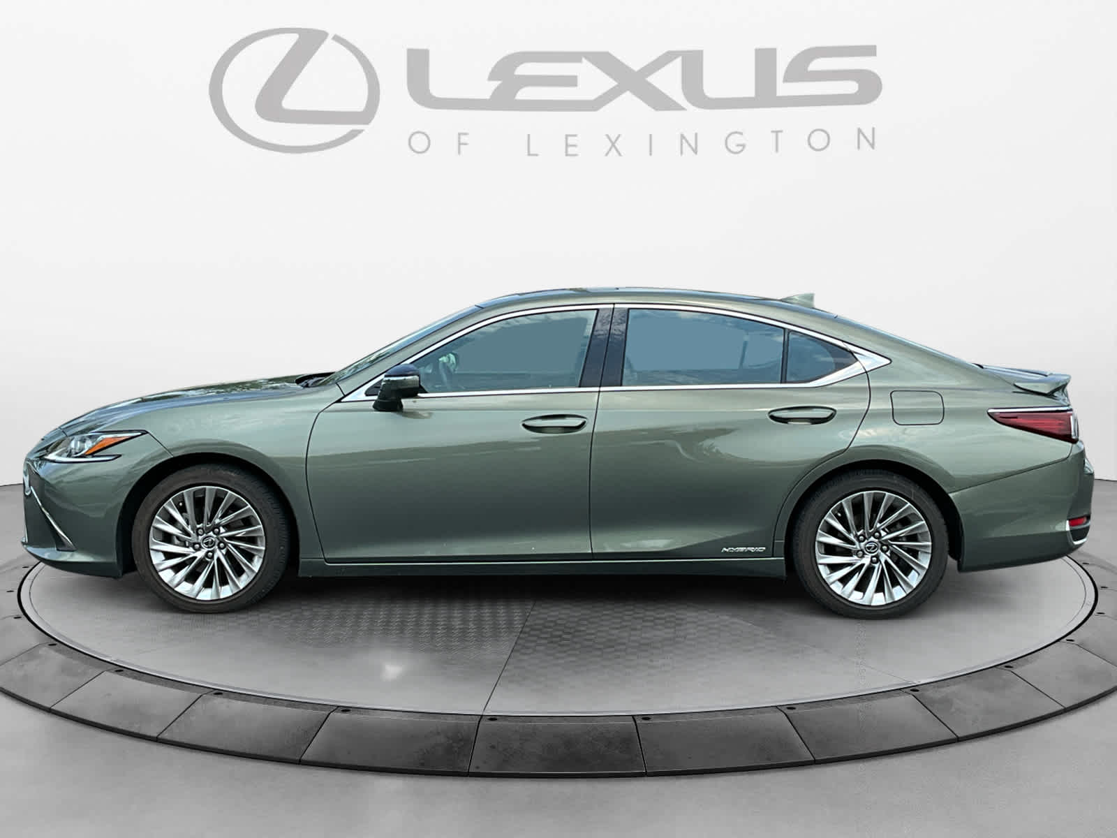 2022 Lexus ES Luxury 2