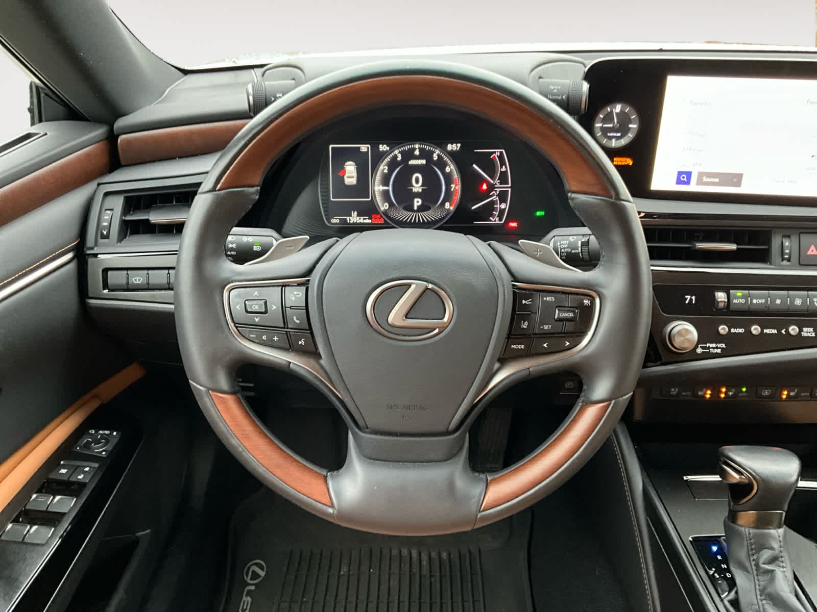 2023 Lexus ES Luxury 12