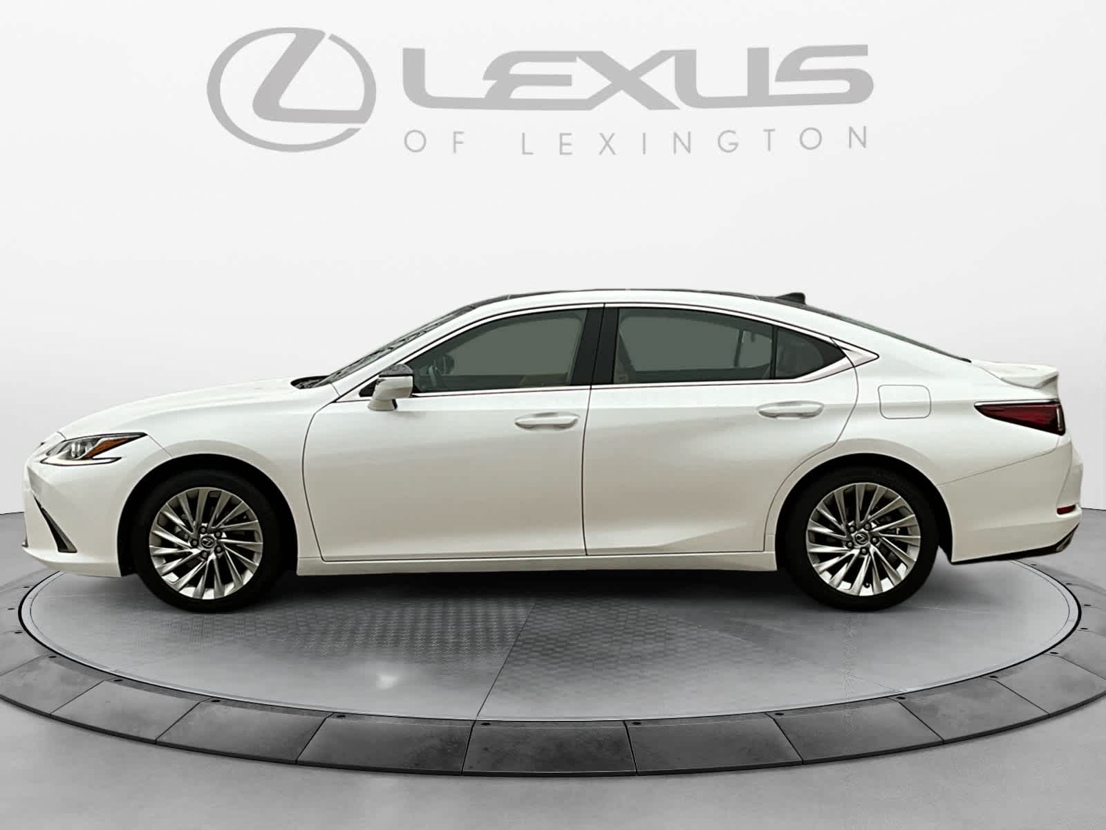 2023 Lexus ES Luxury 2