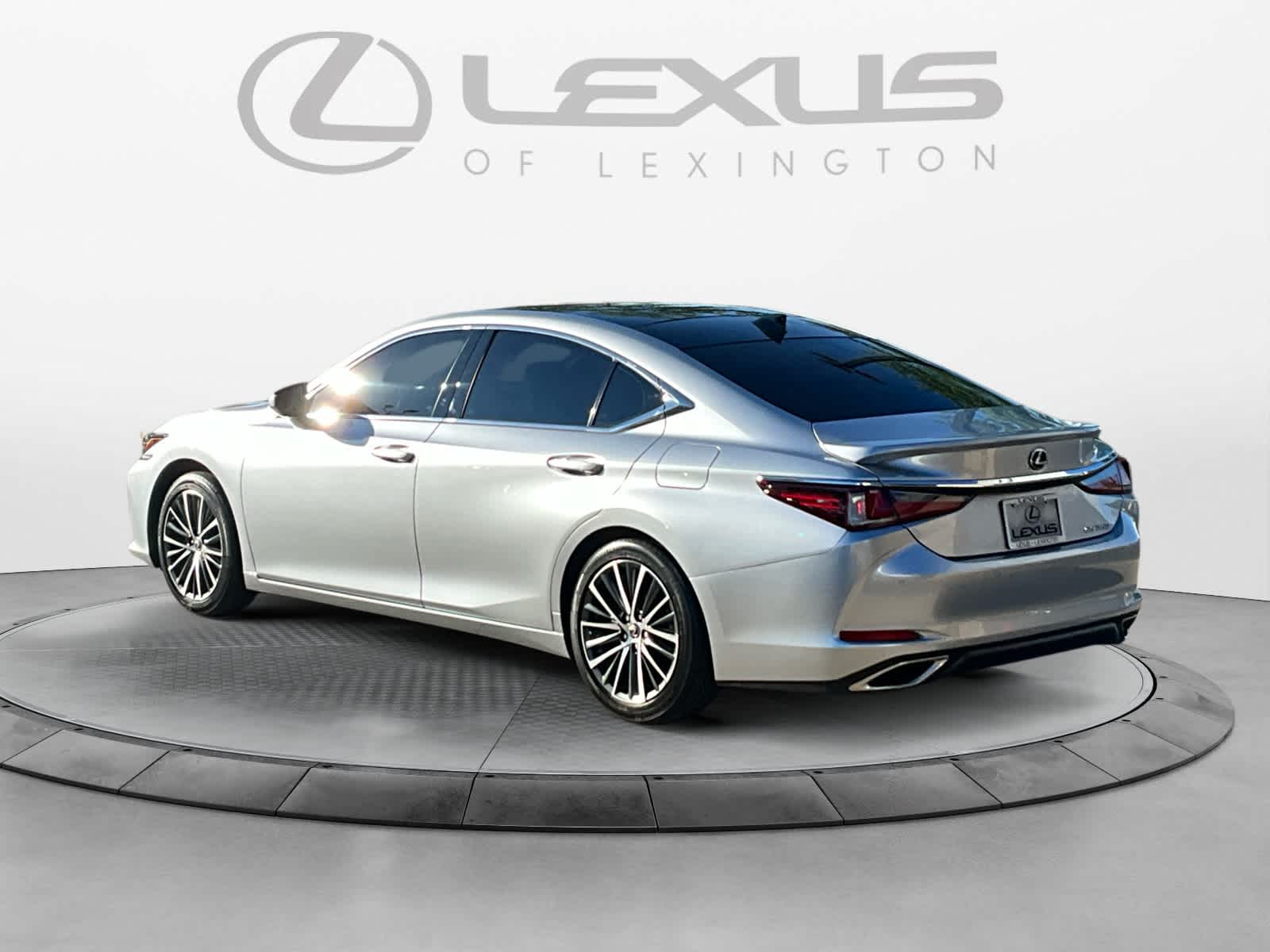 2023 Lexus ES Luxury 3