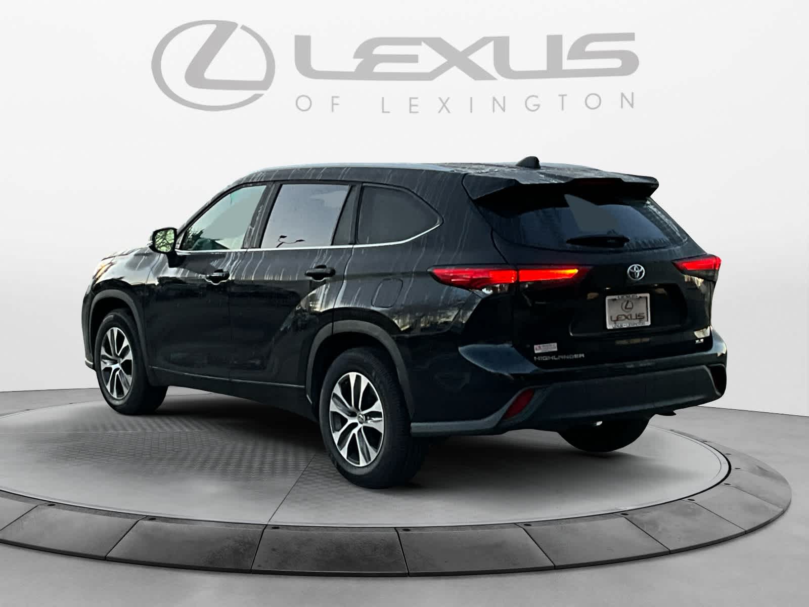 2022 Toyota Highlander XLE 3