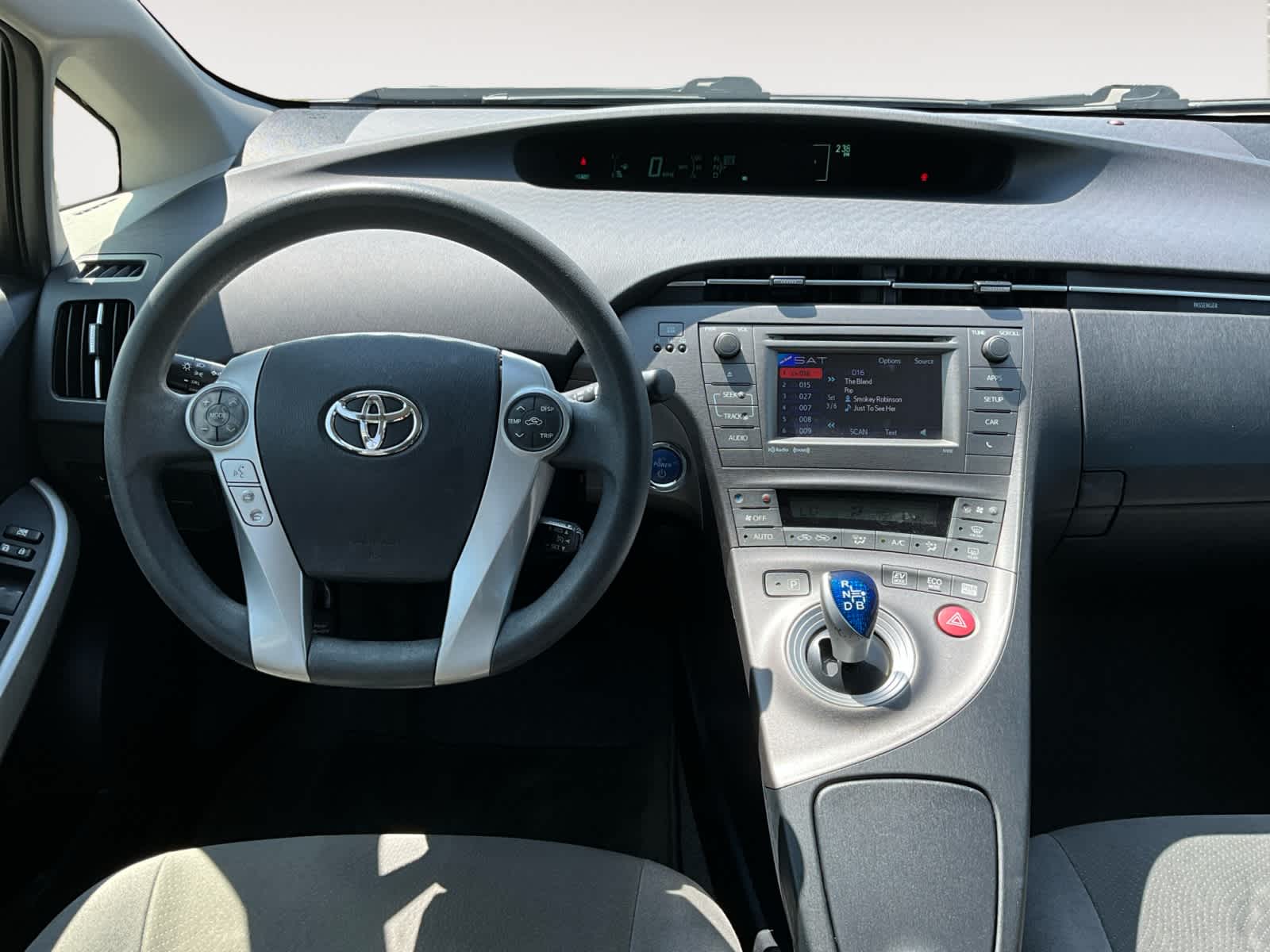 2012 Toyota Prius Three 10