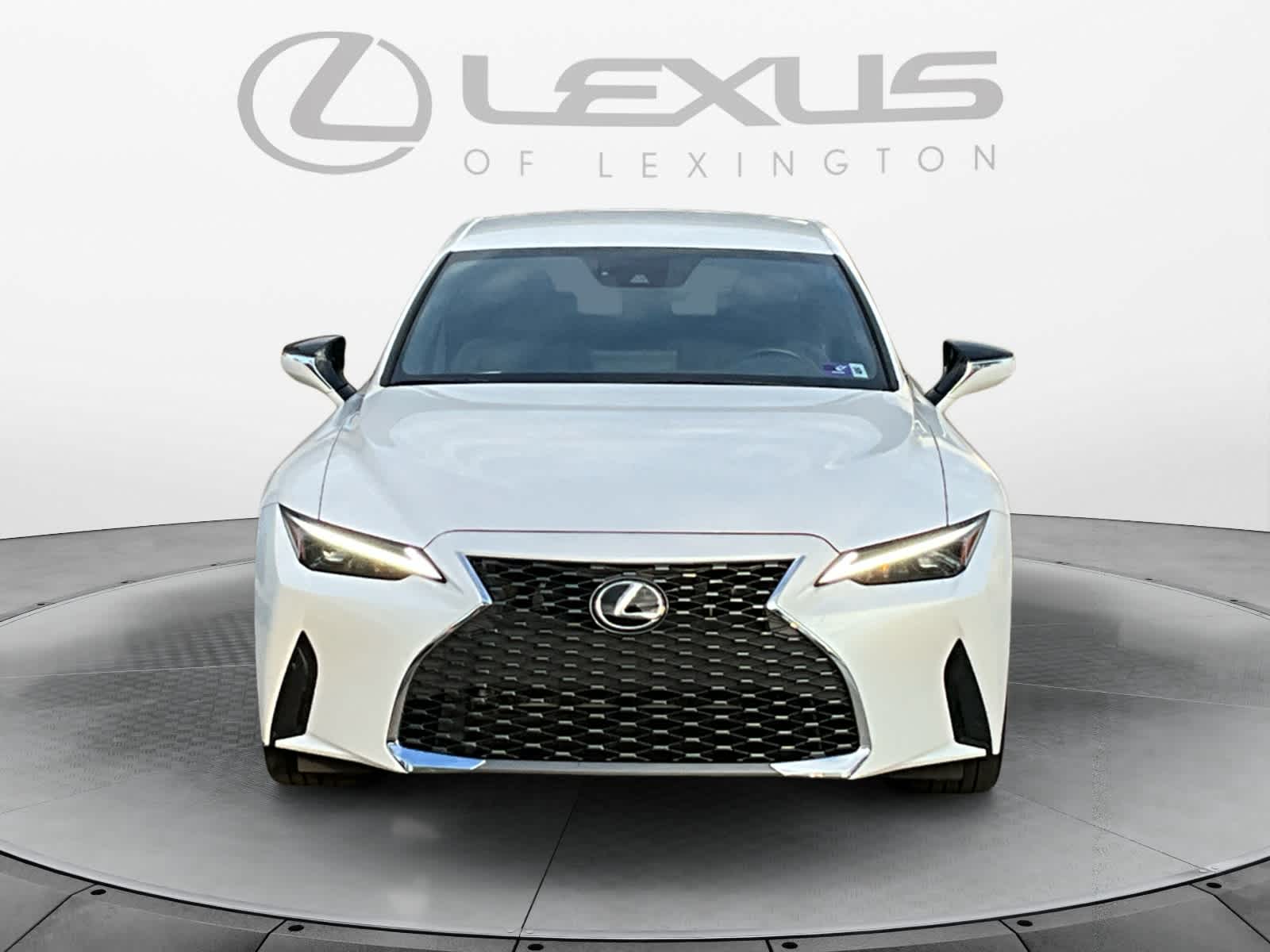 2021 Lexus IS  8