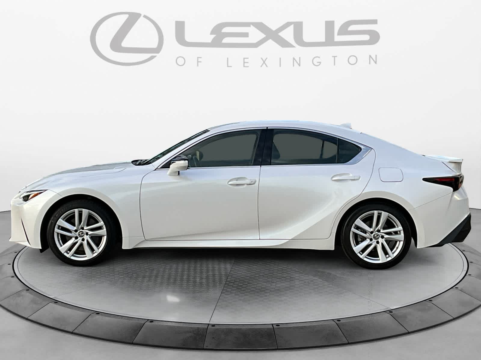 2021 Lexus IS  2