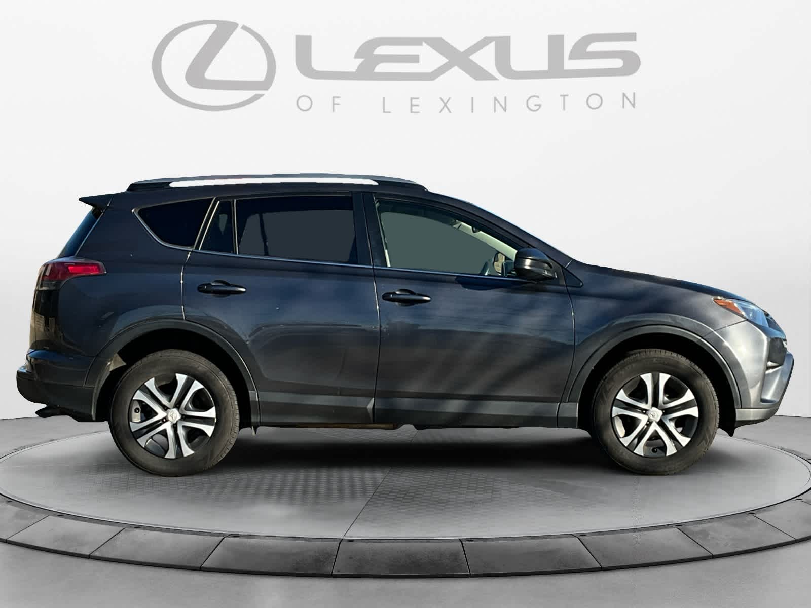 2017 Toyota RAV4 LE 6