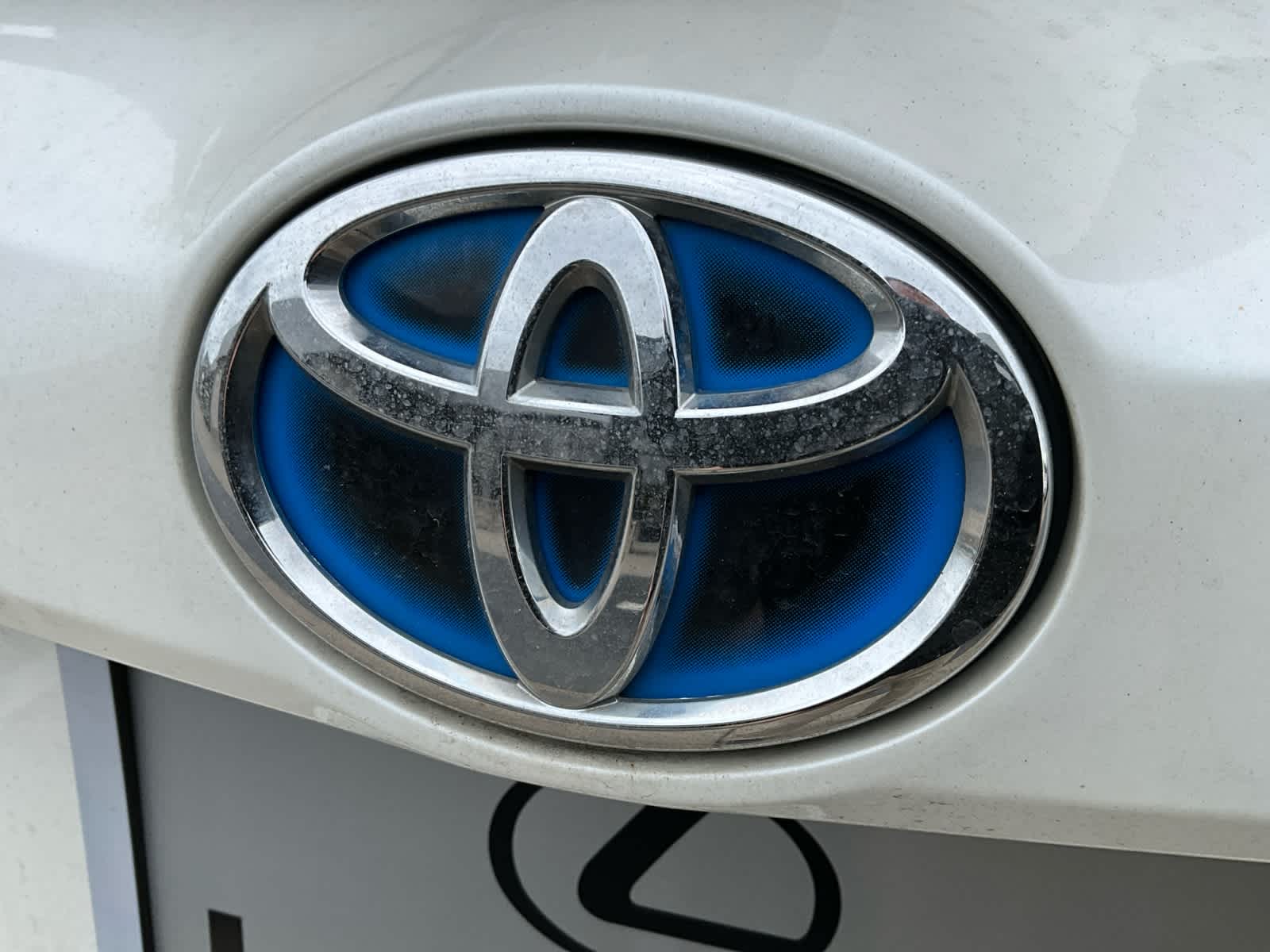 2016 Toyota RAV4 Hybrid Limited 16