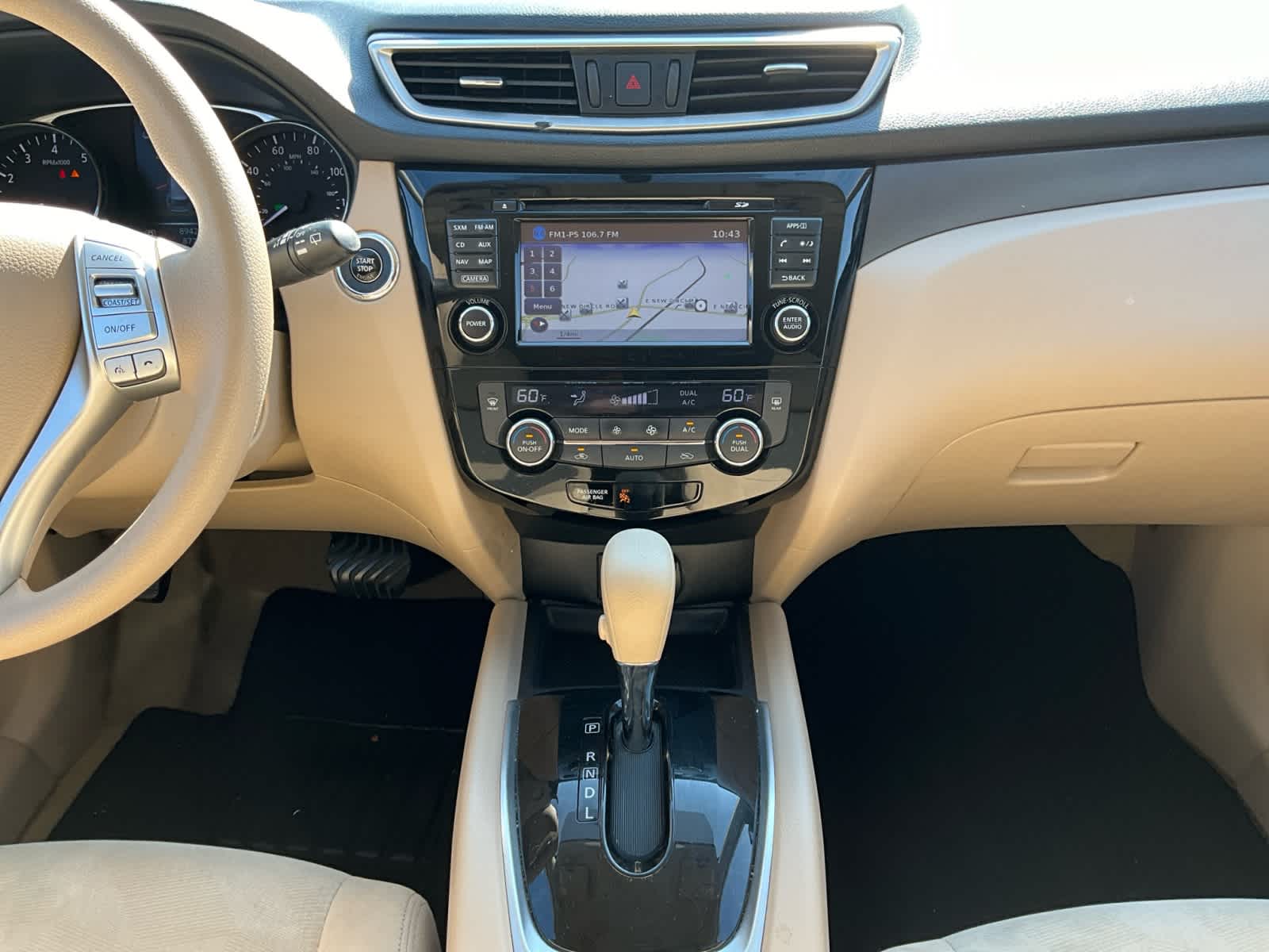 2015 Nissan Rogue SV 11