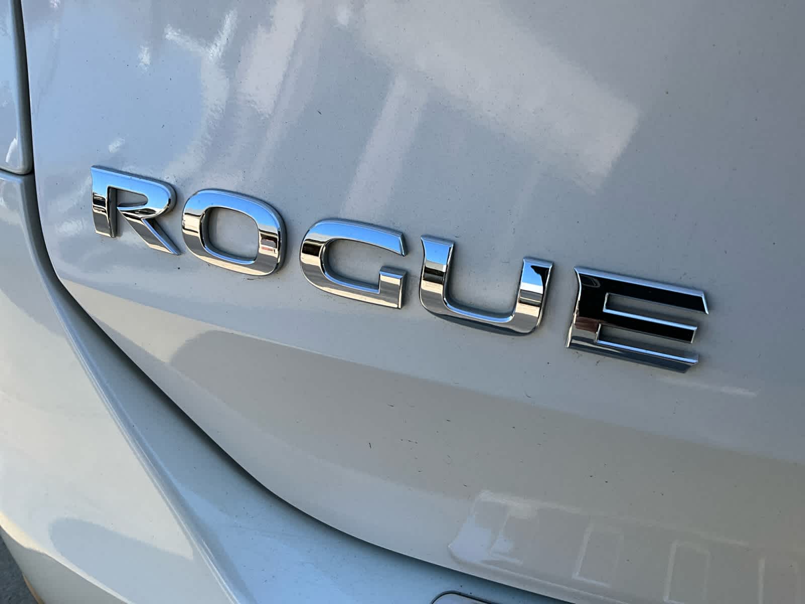 2015 Nissan Rogue SV 17