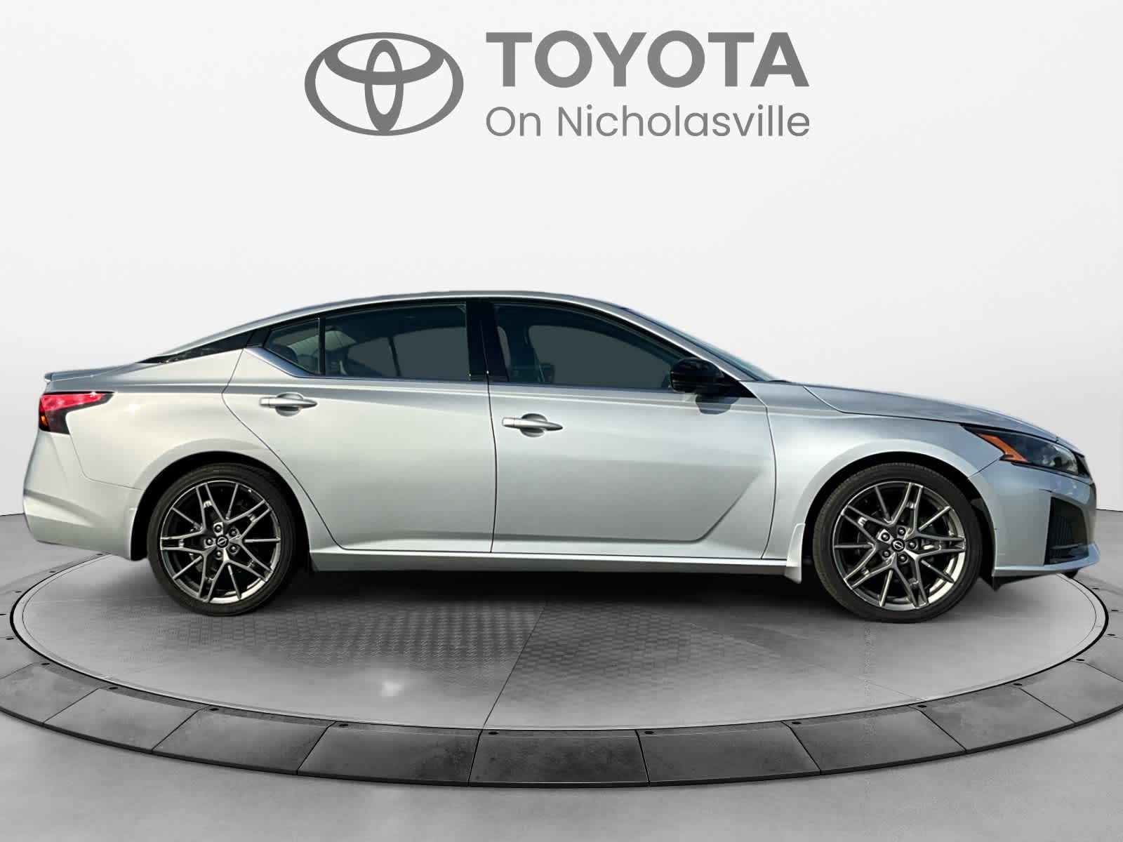 Used 2023 Nissan Altima Sedan