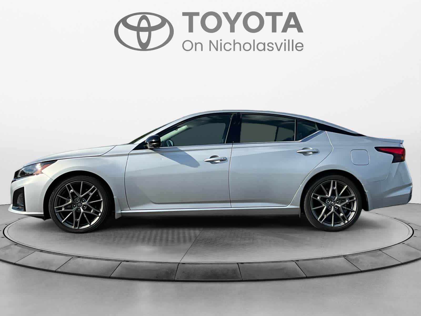 Used 2023 Nissan Altima Sedan