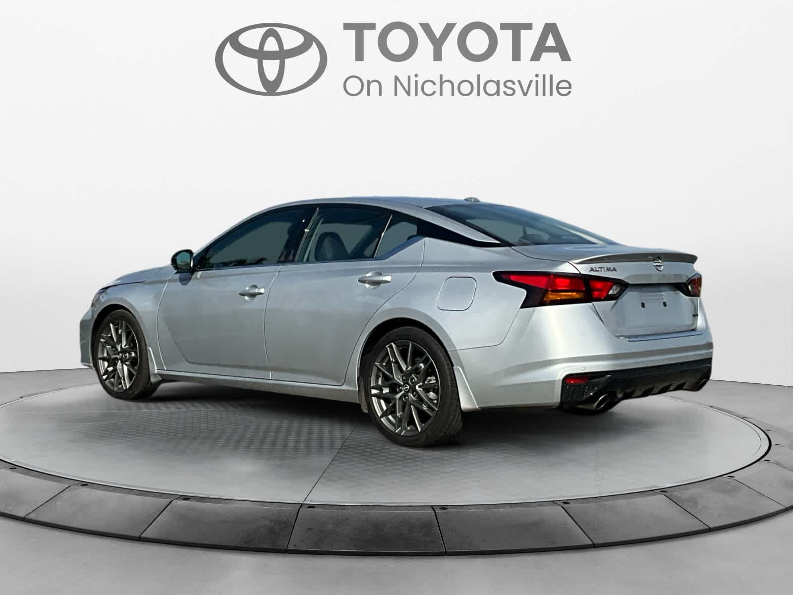 Used 2023 Nissan Altima Sedan