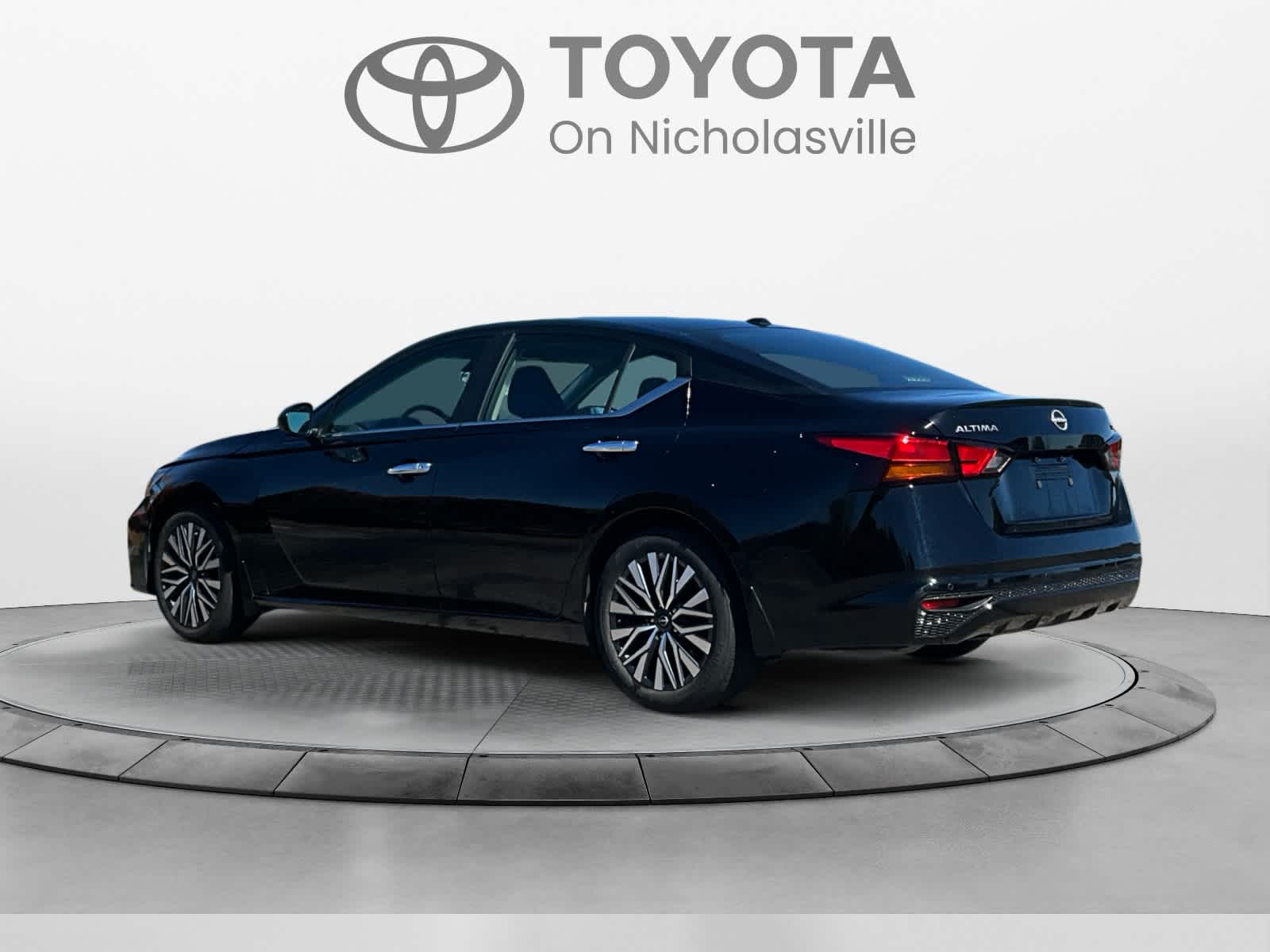 Used 2024 Nissan Altima Sedan