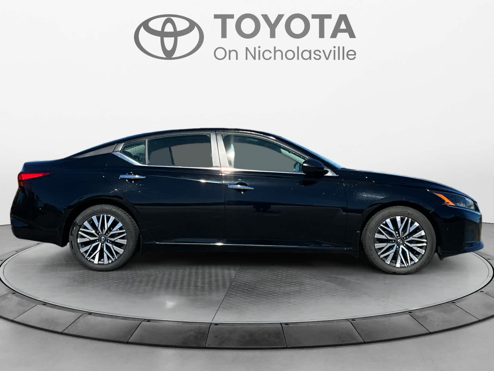 Used 2024 Nissan Altima Sedan