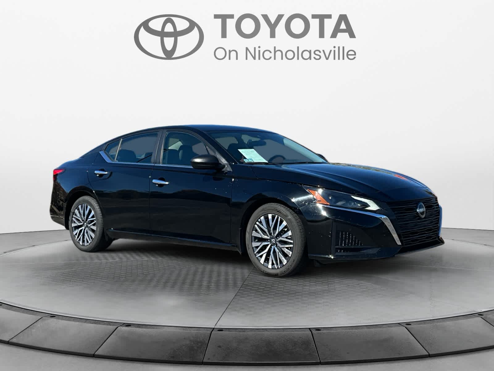 Used 2024 Nissan Altima Sedan