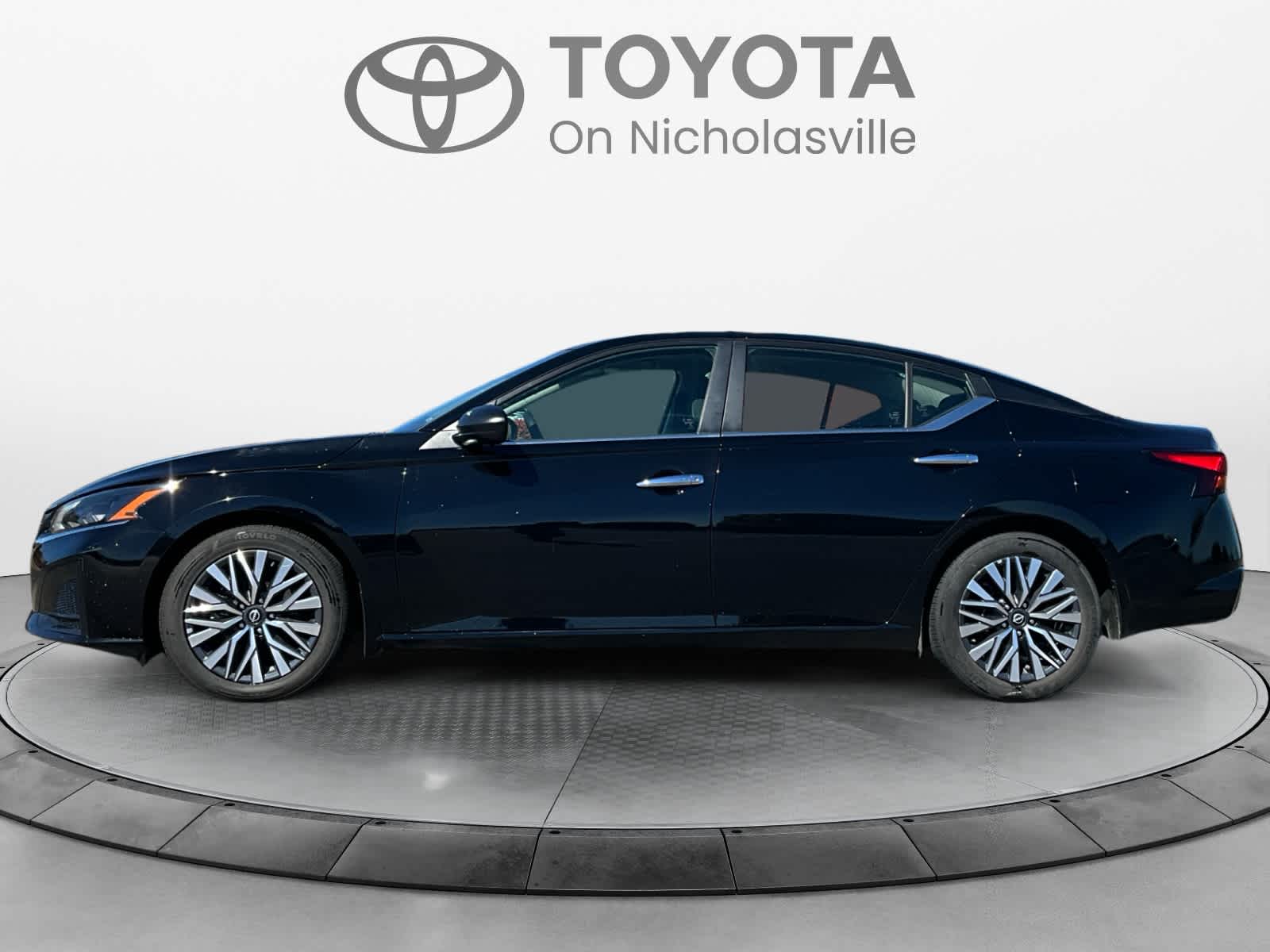 Used 2024 Nissan Altima Sedan