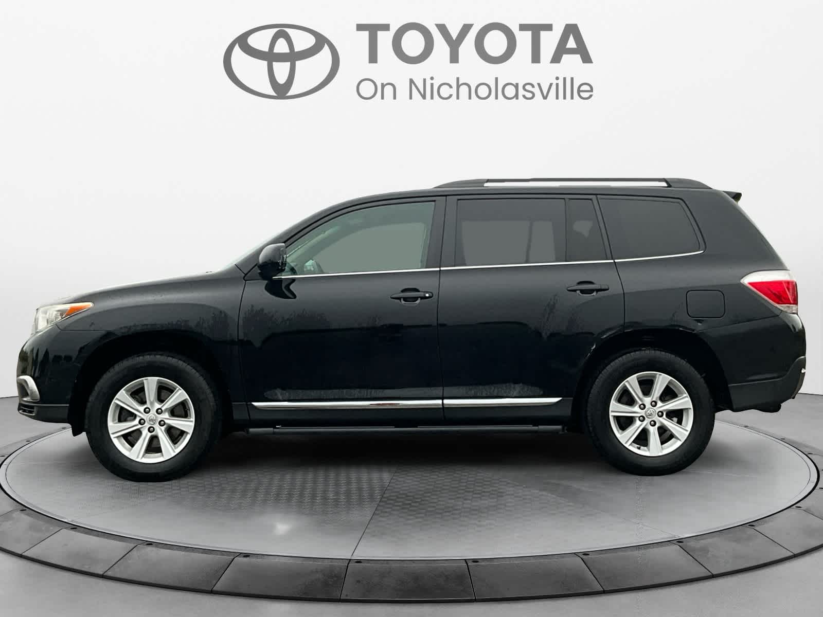 Used 2011 Toyota Highlander Base with VIN 5TDBK3EH1BS058539 for sale in Nicholasville, KY