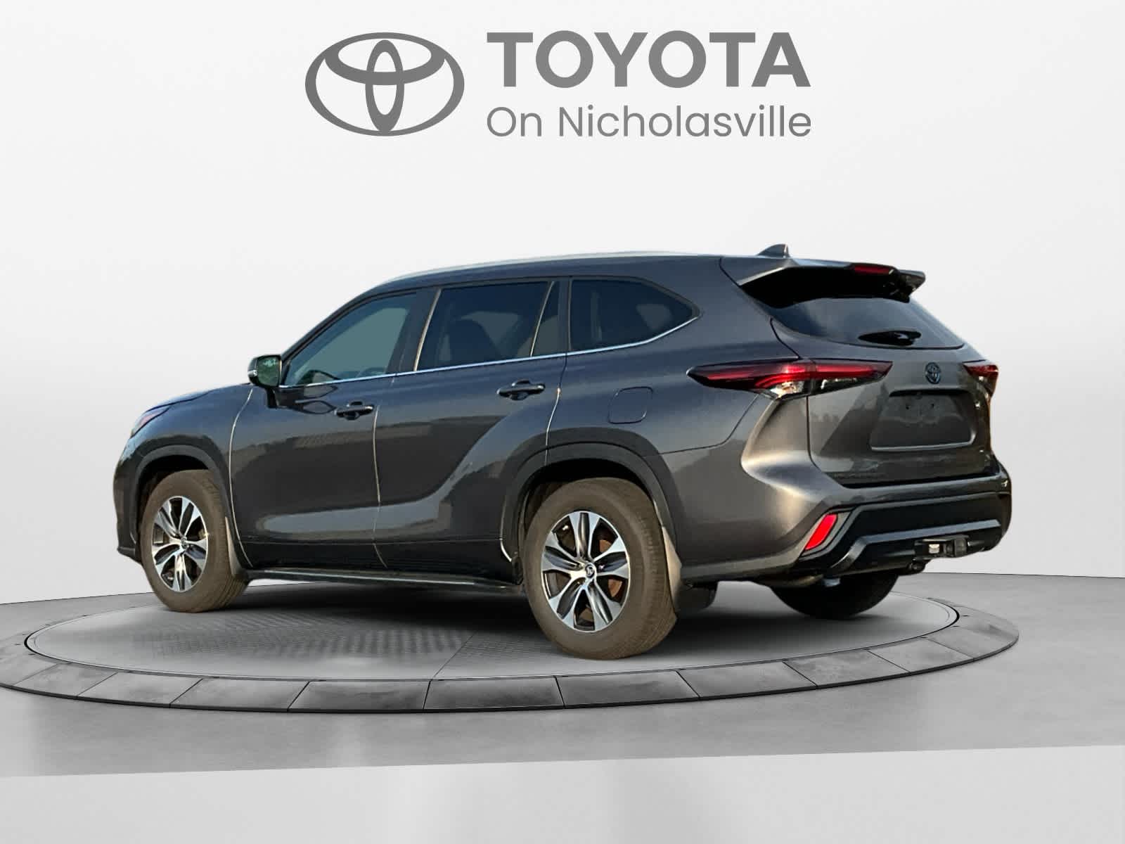 Used 2024 Toyota Highlander SUV