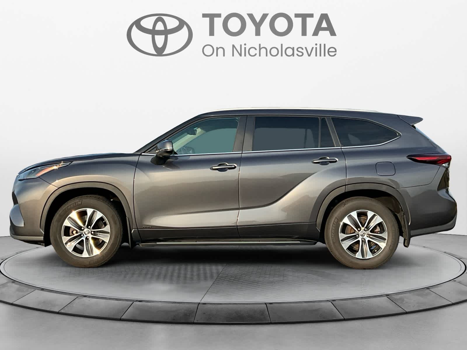 Used 2024 Toyota Highlander SUV
