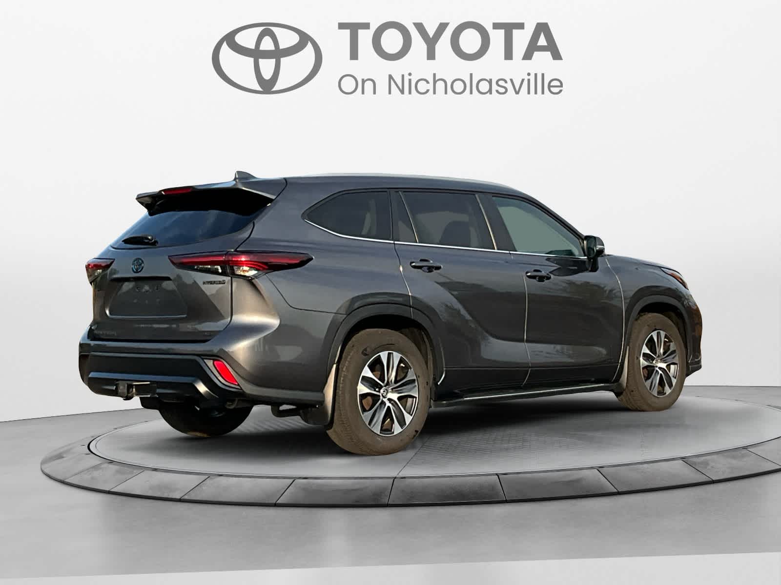 Used 2024 Toyota Highlander SUV