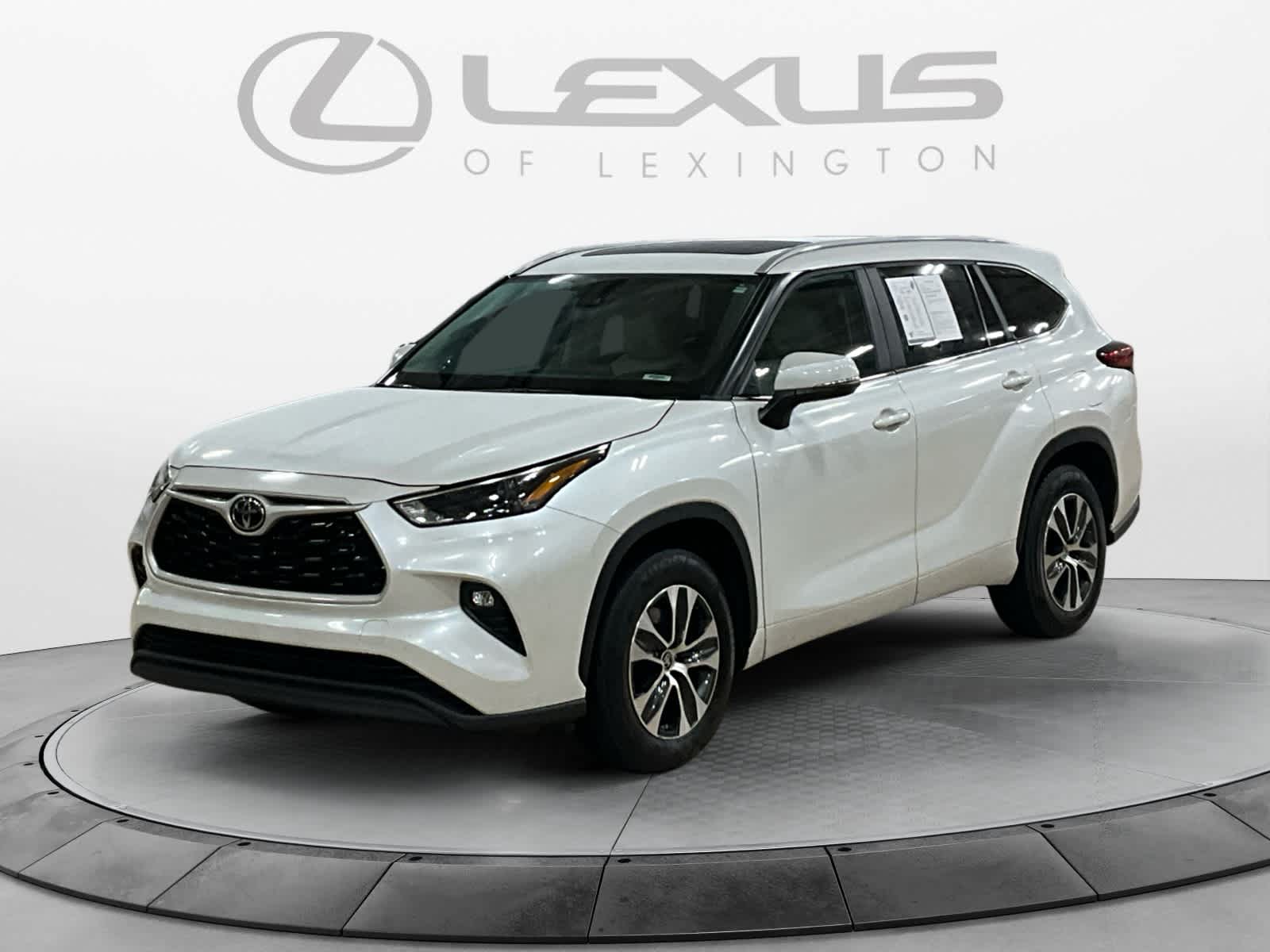 2023 Toyota Highlander L FWD's photo