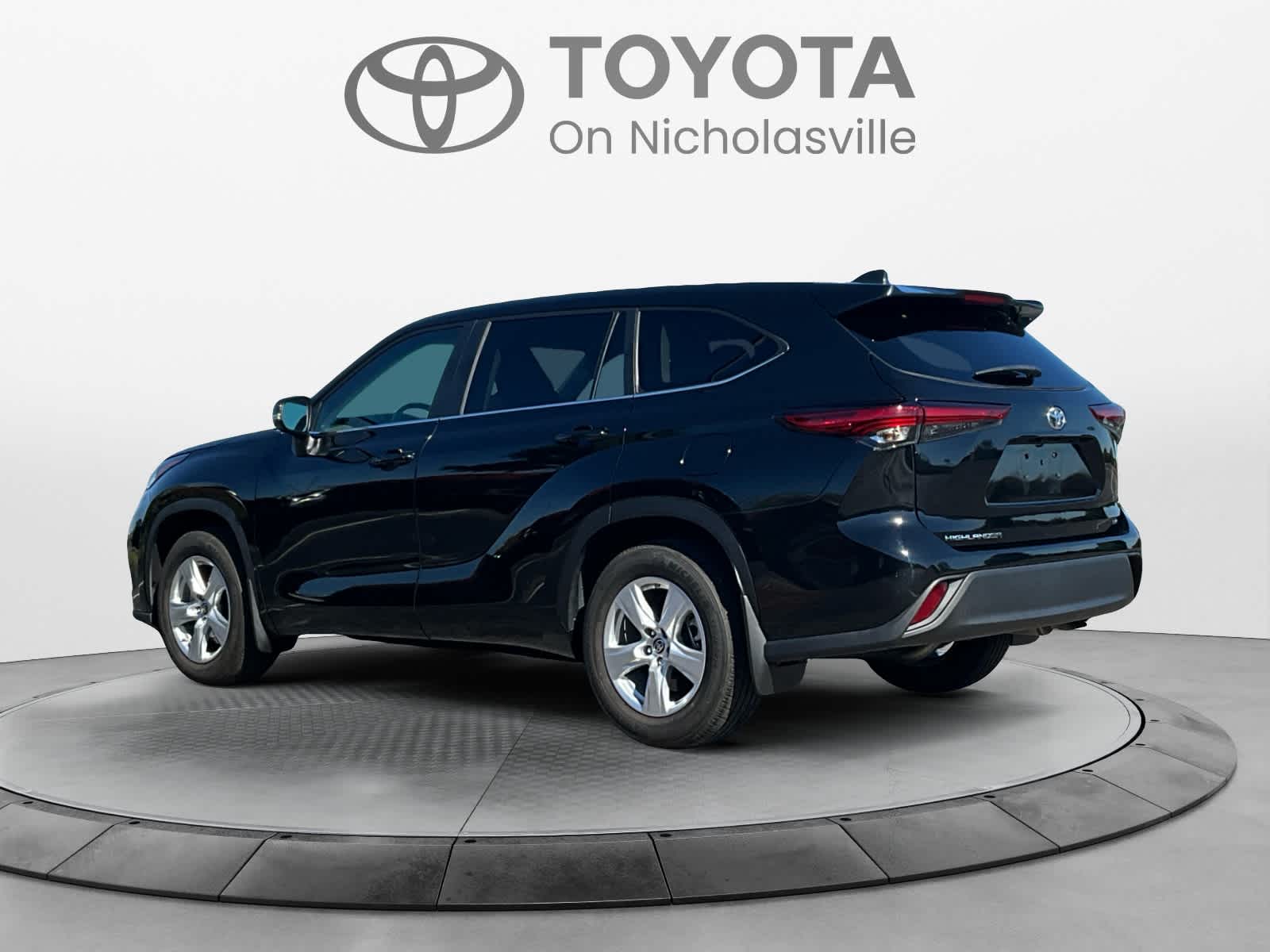 Used 2023 Toyota Highlander SUV
