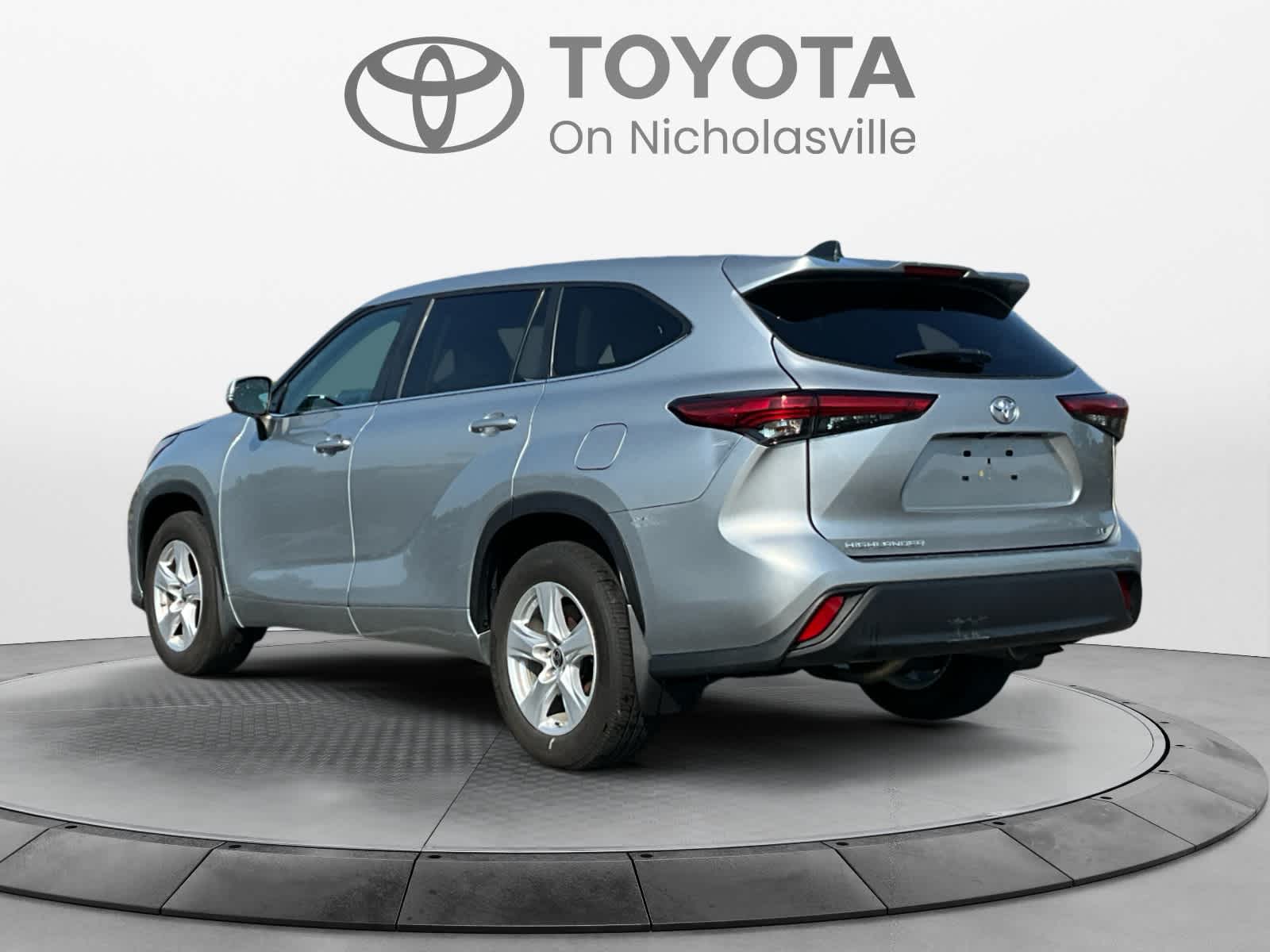 Used 2023 Toyota Highlander SUV