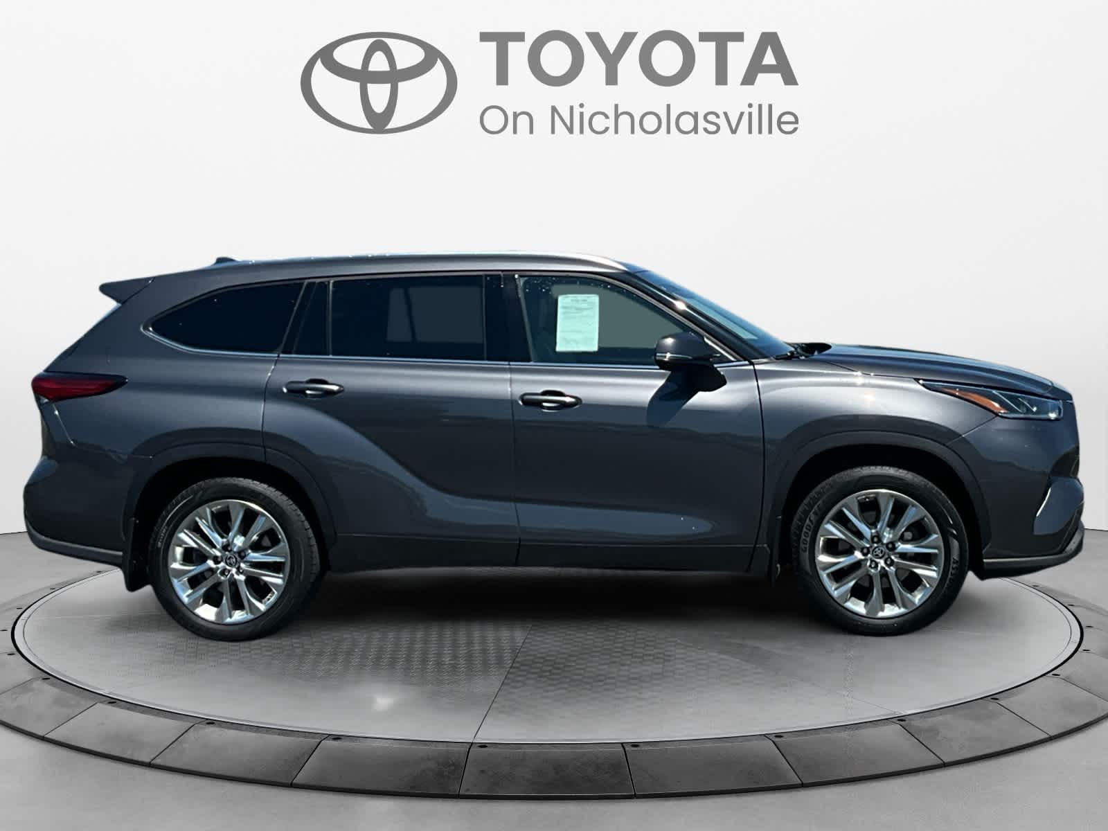 Used 2023 Toyota Highlander SUV